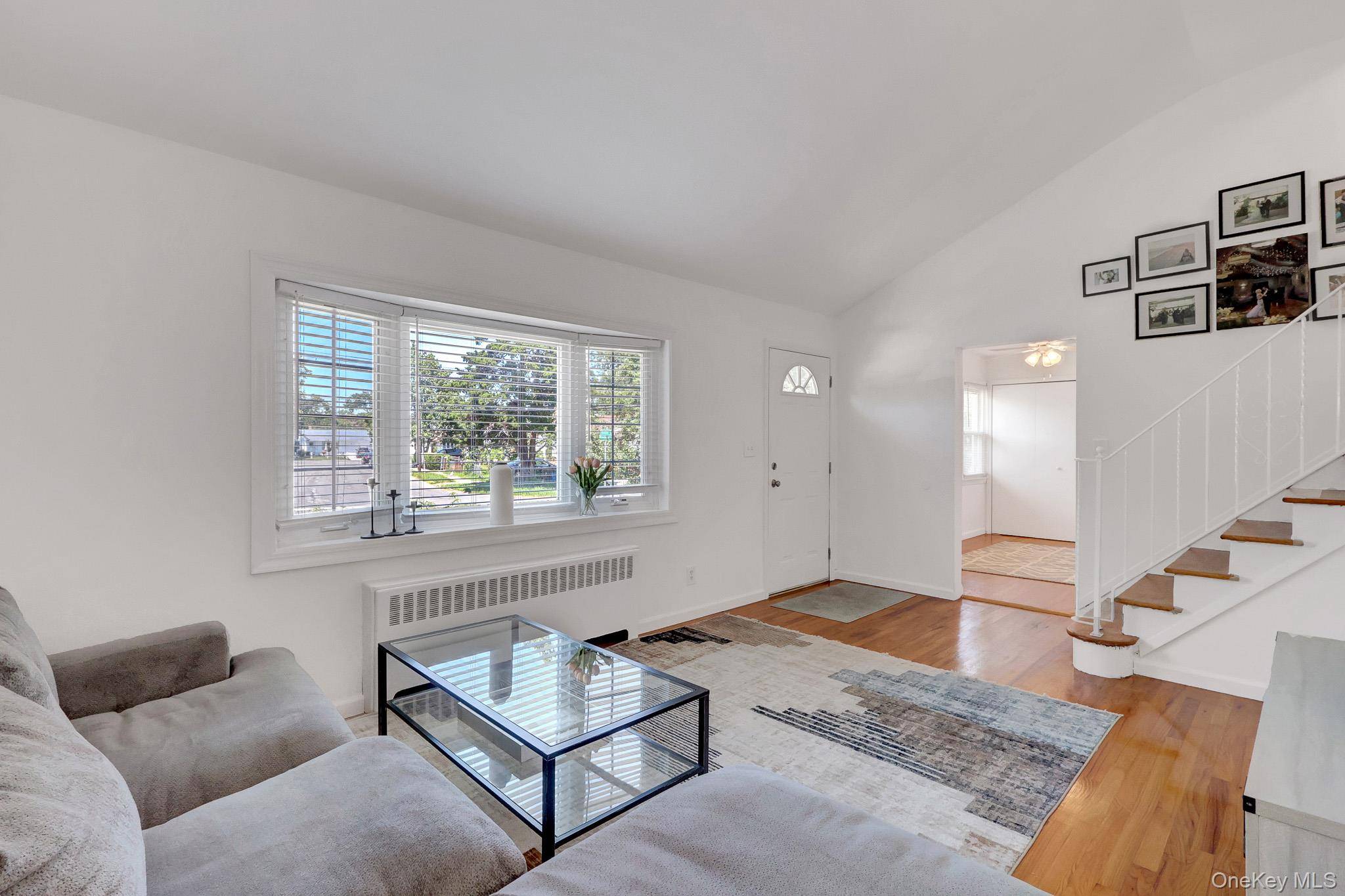344 Tremont RD, Lindenhurst, NY 11757