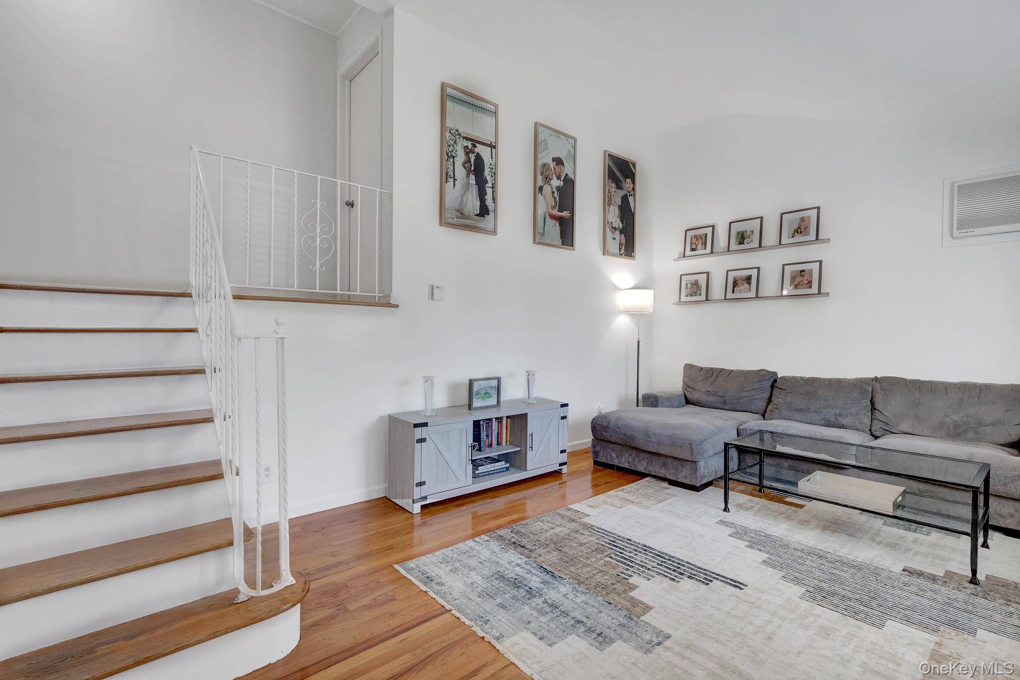 344 Tremont RD, Lindenhurst, NY 11757