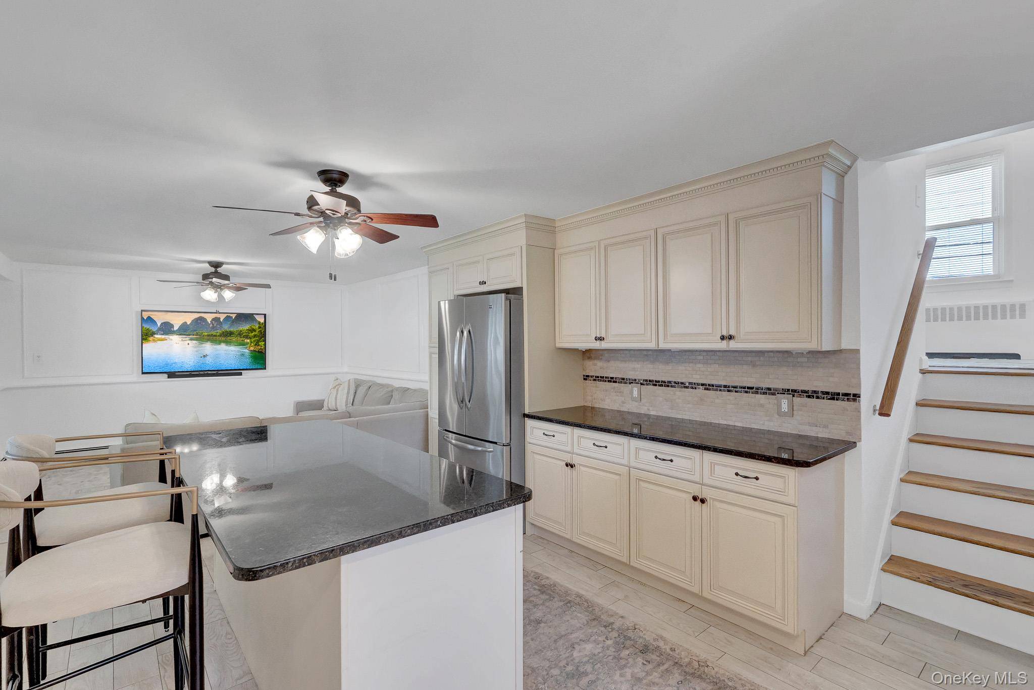 344 Tremont RD, Lindenhurst, NY 11757