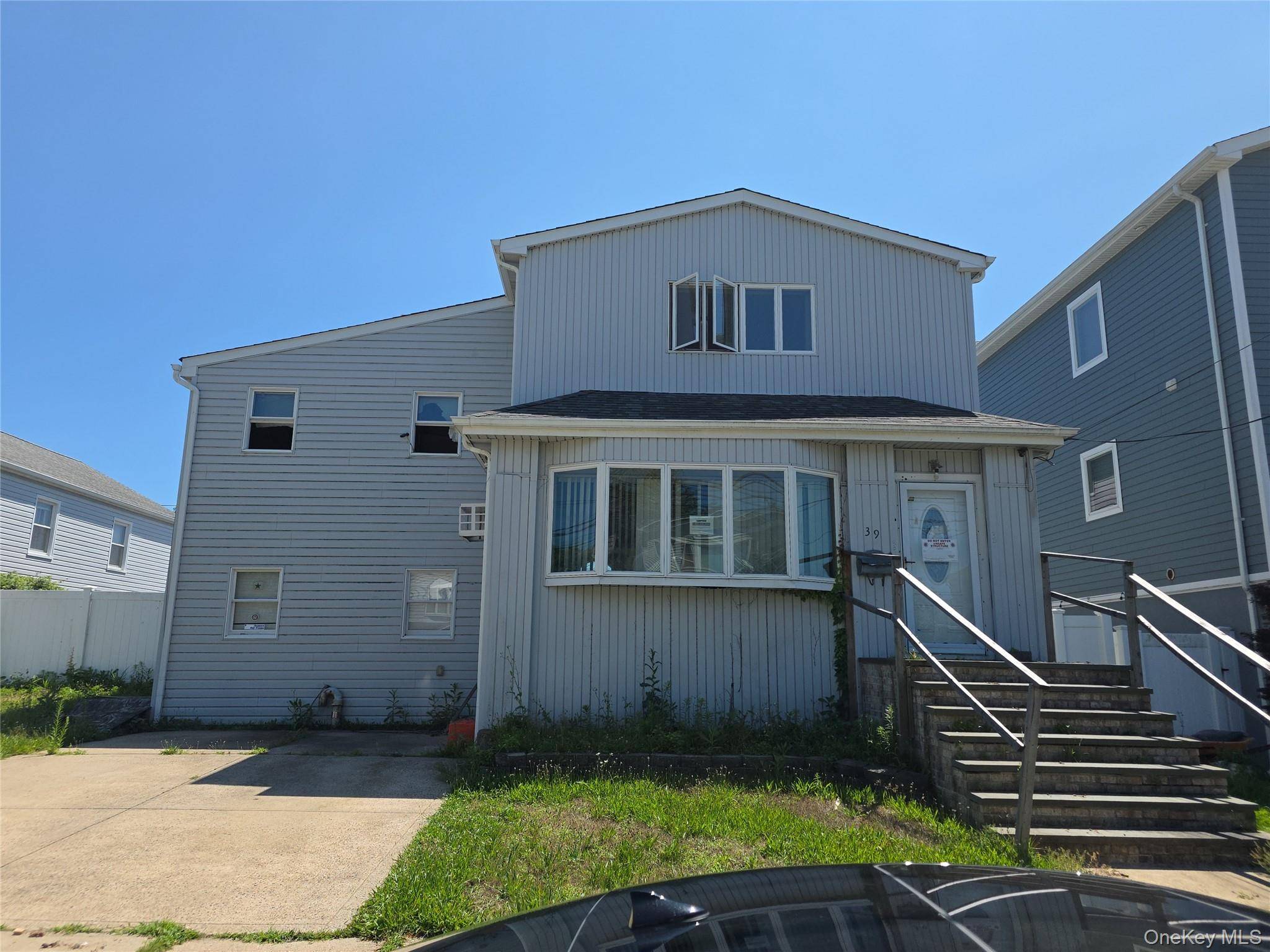 39 Kent RD, Island Park, NY 11558