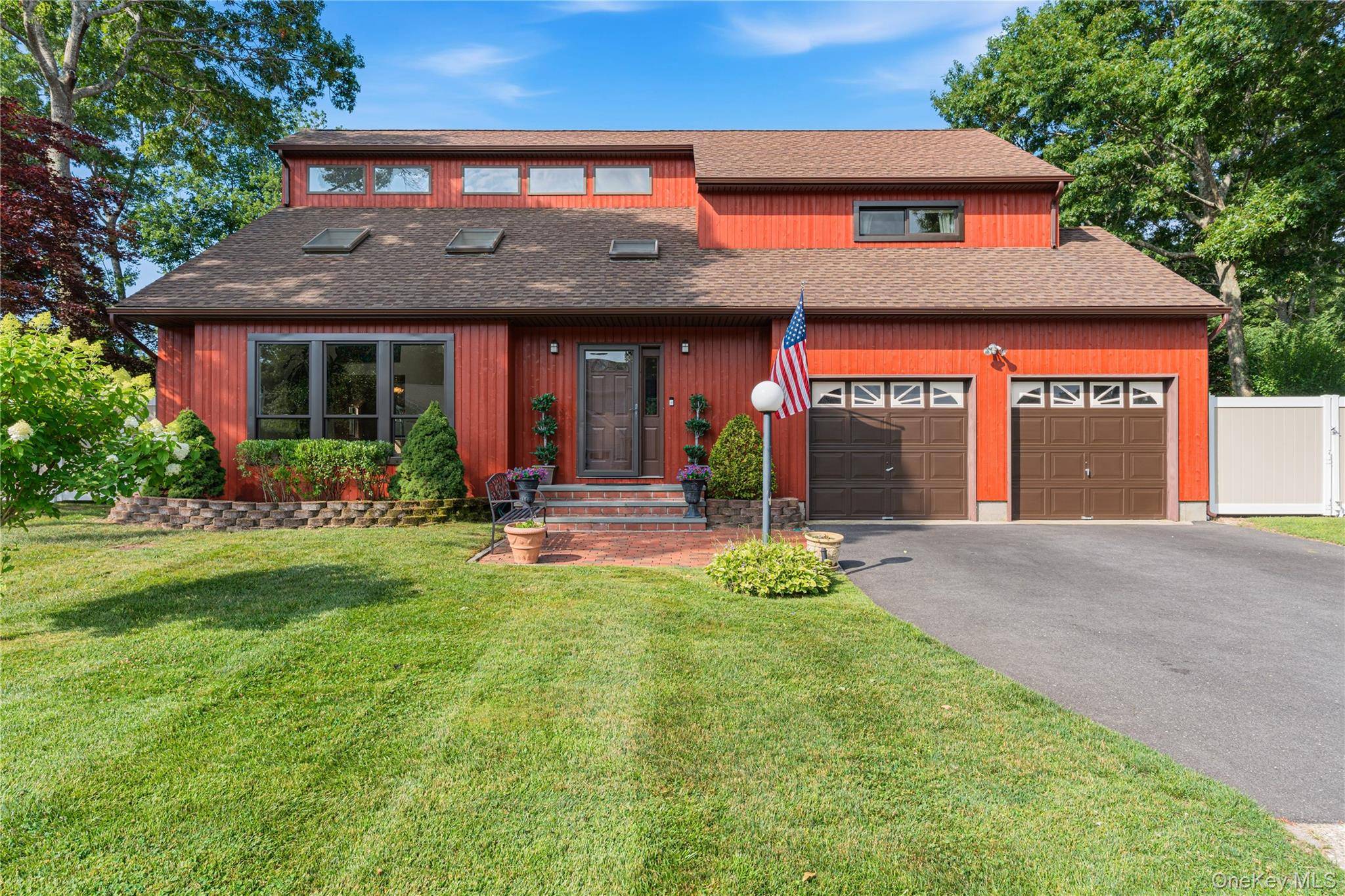 20 Debragga AVE, East Moriches, NY 11940