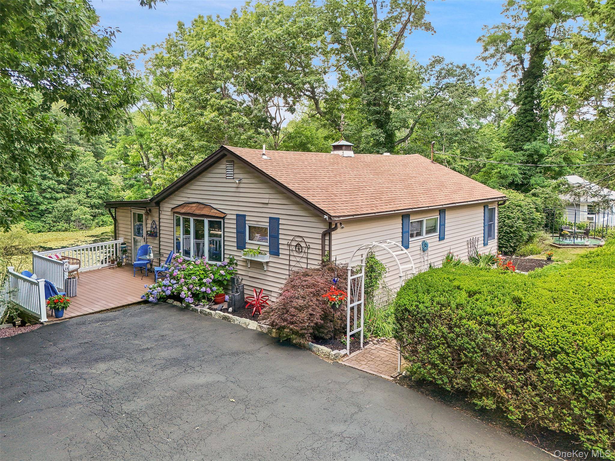18 Sylvan RD, Lake Peekskill, NY 10537