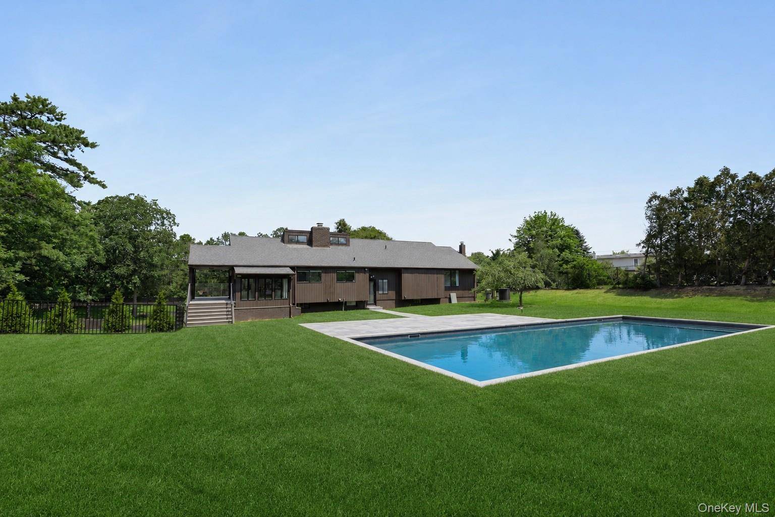 138 Longview RD, Southampton, NY 11968