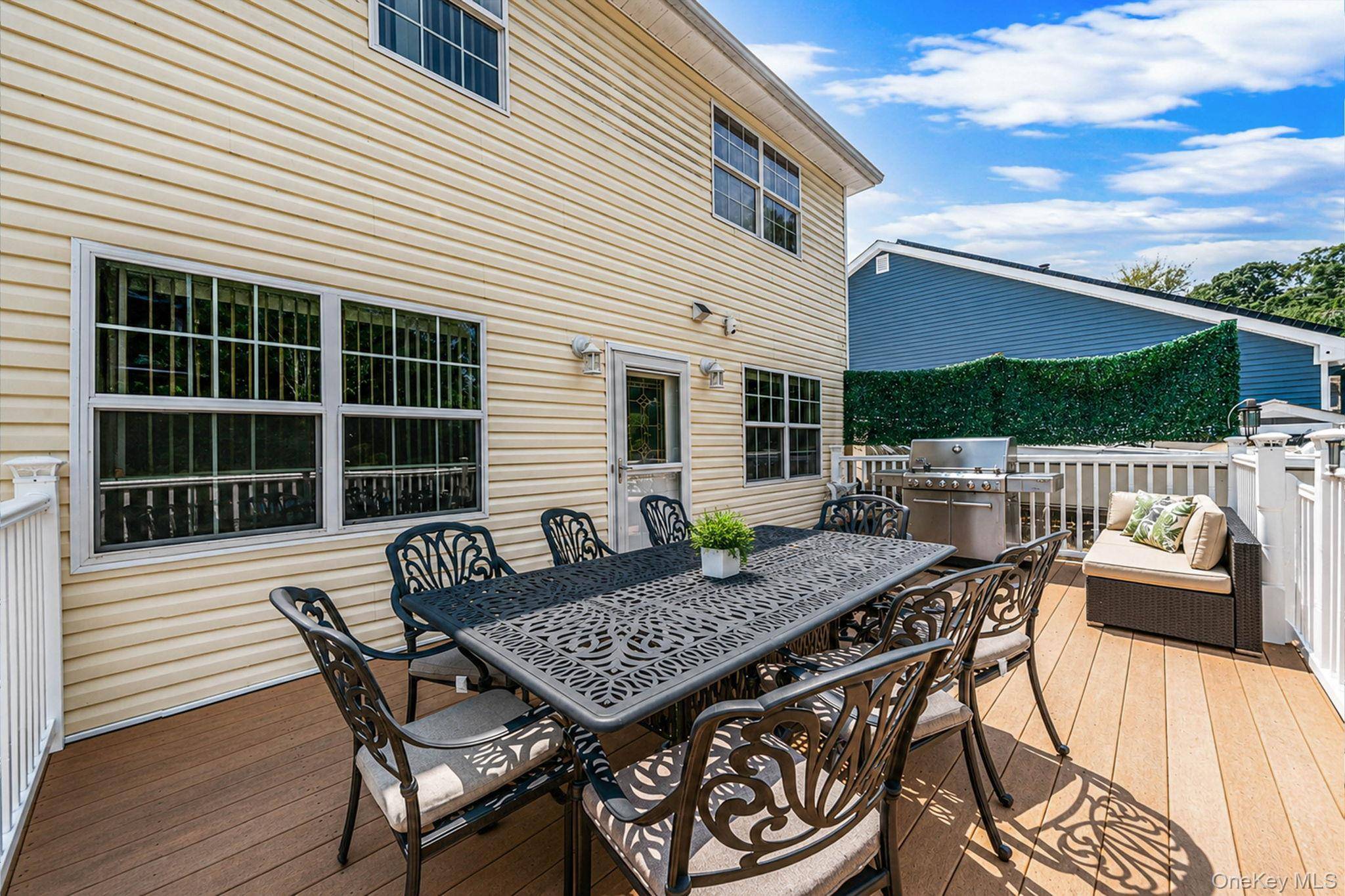 37 Champlin ST, Ronkonkoma, NY 11779