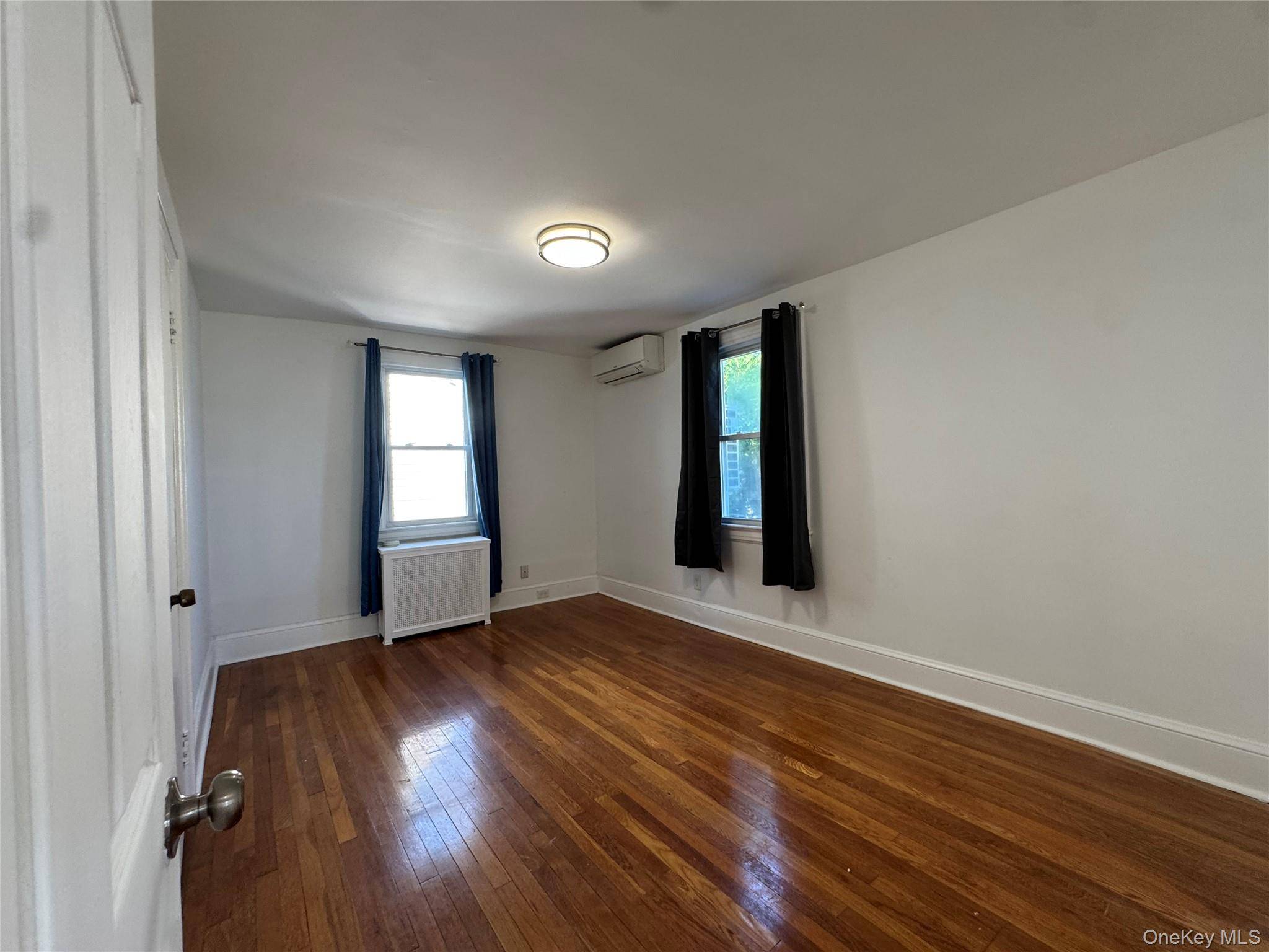 267 Plainfield AVE #2F, Floral Park, NY 11001