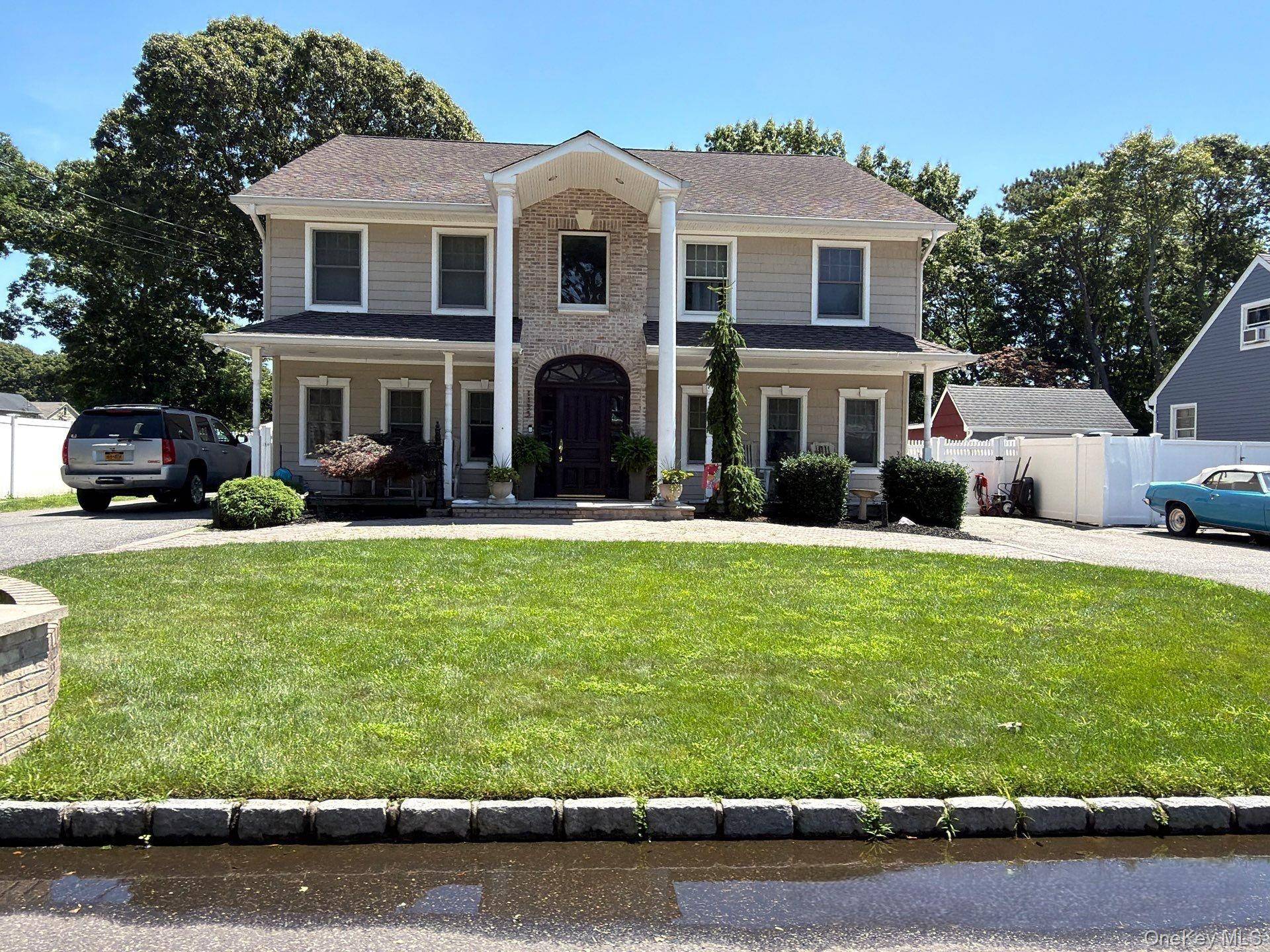 1133 Patricia AVE, West Islip, NY 11795