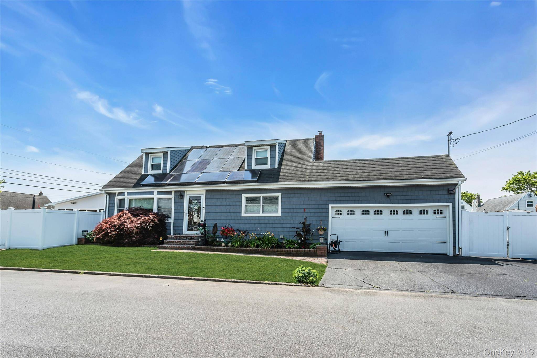 401 Beechmont AVE, Lindenhurst, NY 11757