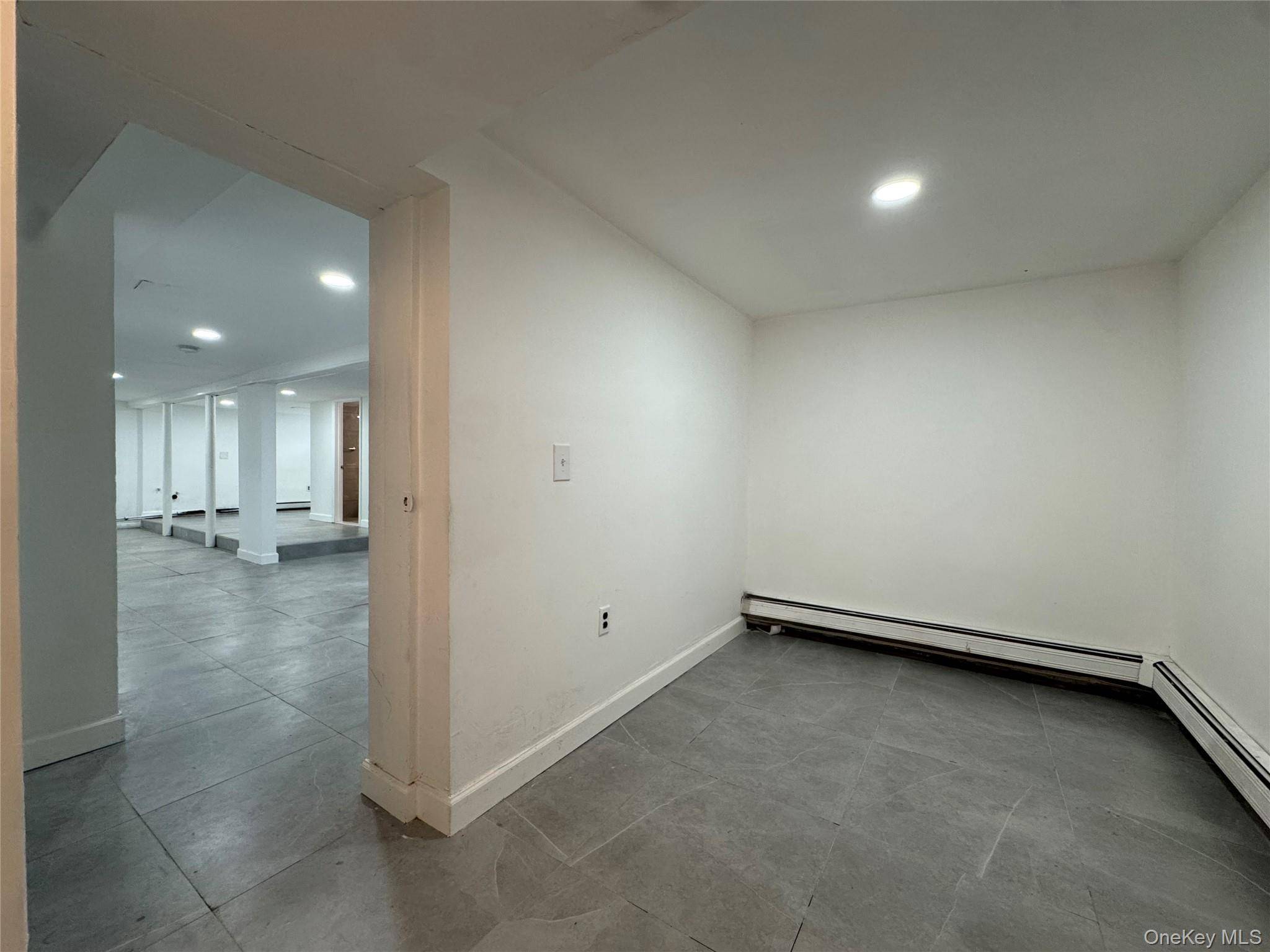 267 Plainfield AVE #1F, Floral Park, NY 11001
