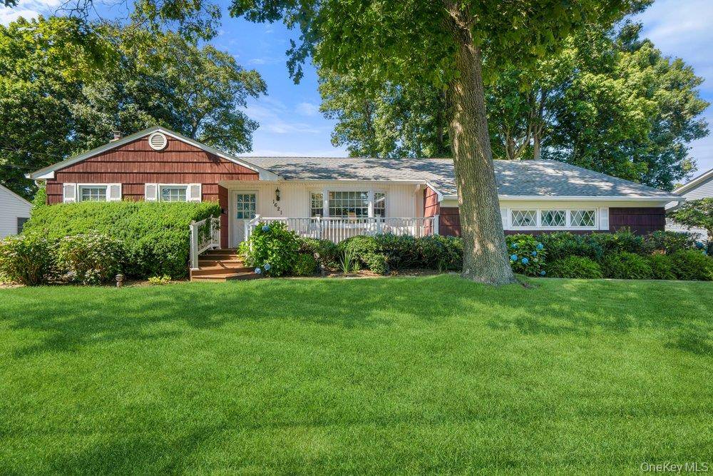 1621 Madison AVE, West Islip, NY 11795