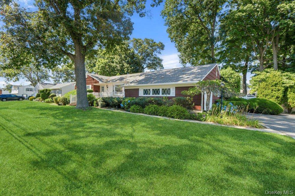 1621 Madison AVE, West Islip, NY 11795