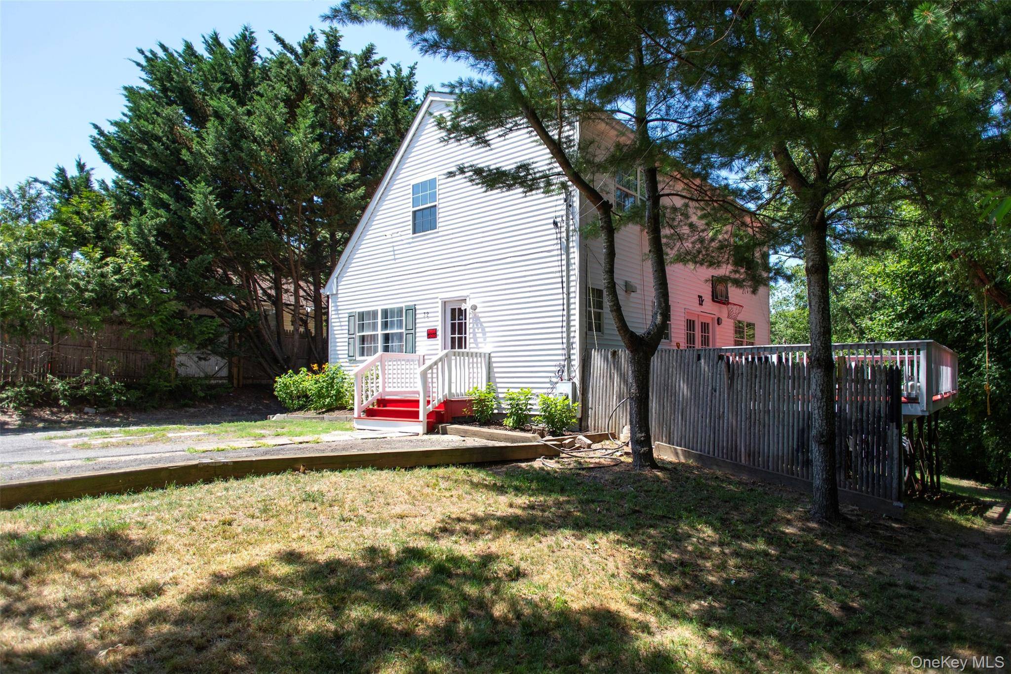 32 Birch CT, Riverhead, NY 11901