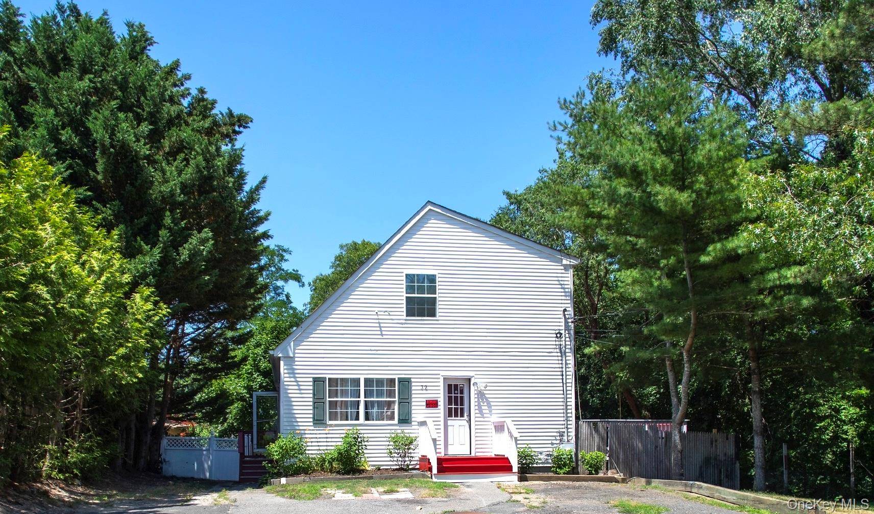 32 Birch CT, Riverhead, NY 11901
