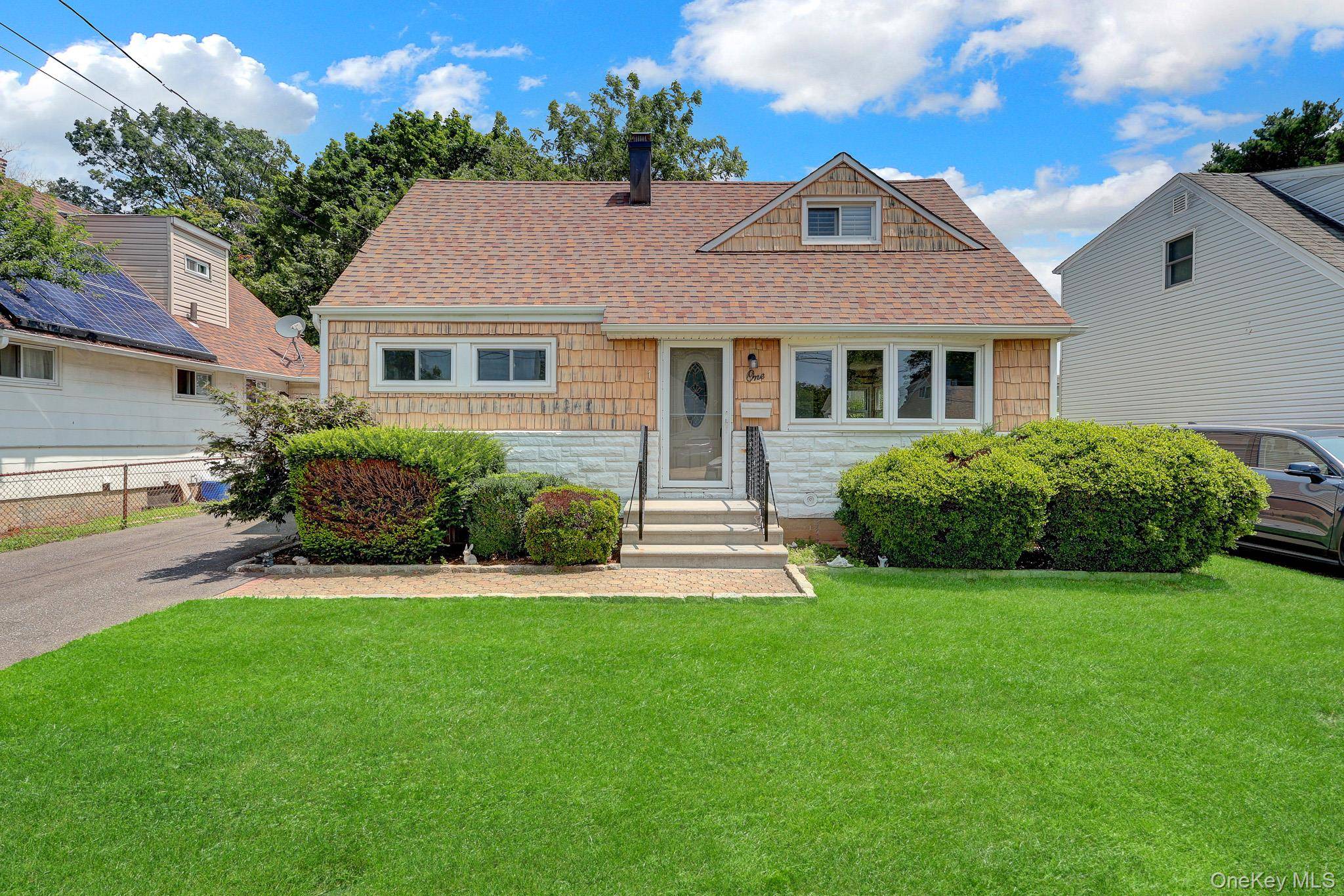 1 Prince ST, Hicksville, NY 11801