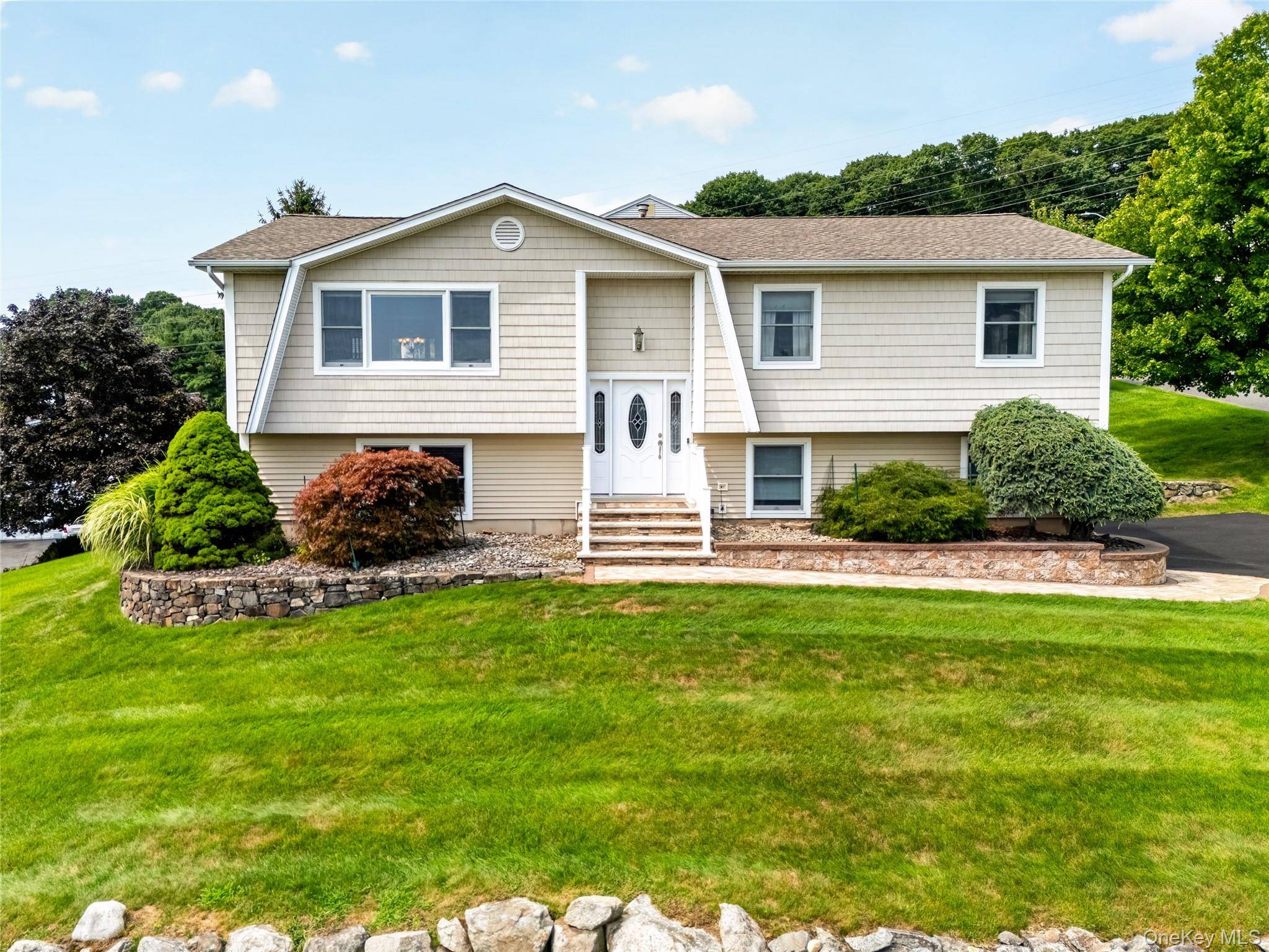 59 Walter DR, Stony Point, NY 10980