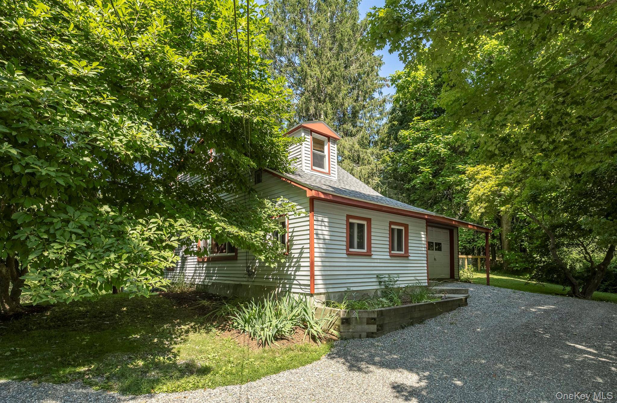 26 Hunns Lake PL, Stanfordville, NY 12581