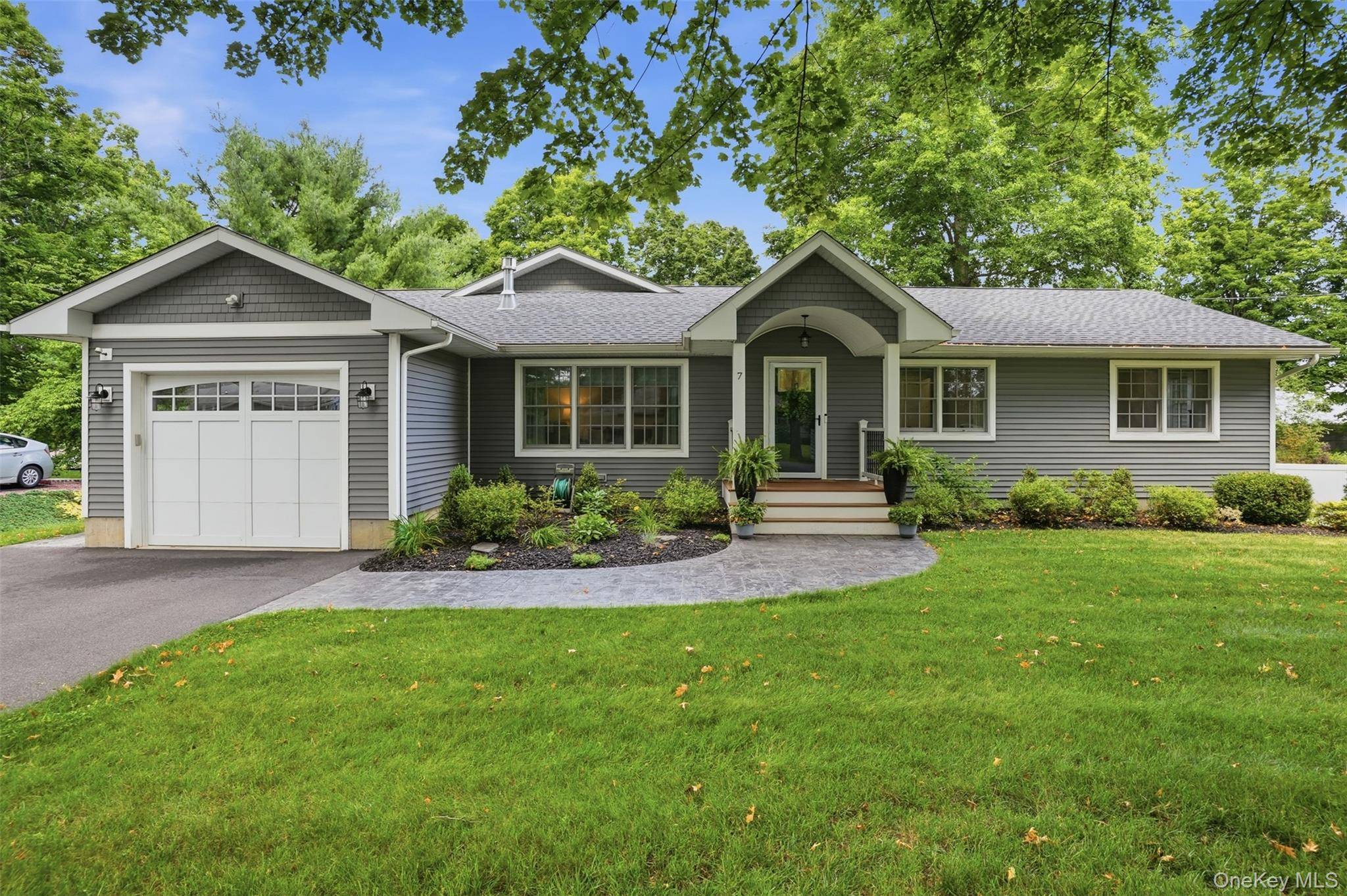 7 Cramer RD, Rhinebeck, NY 12572