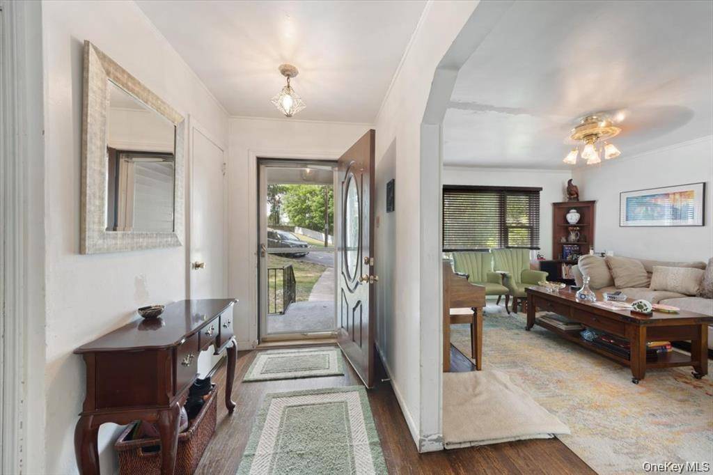 101 Cresthill RD, Yonkers, NY 10710