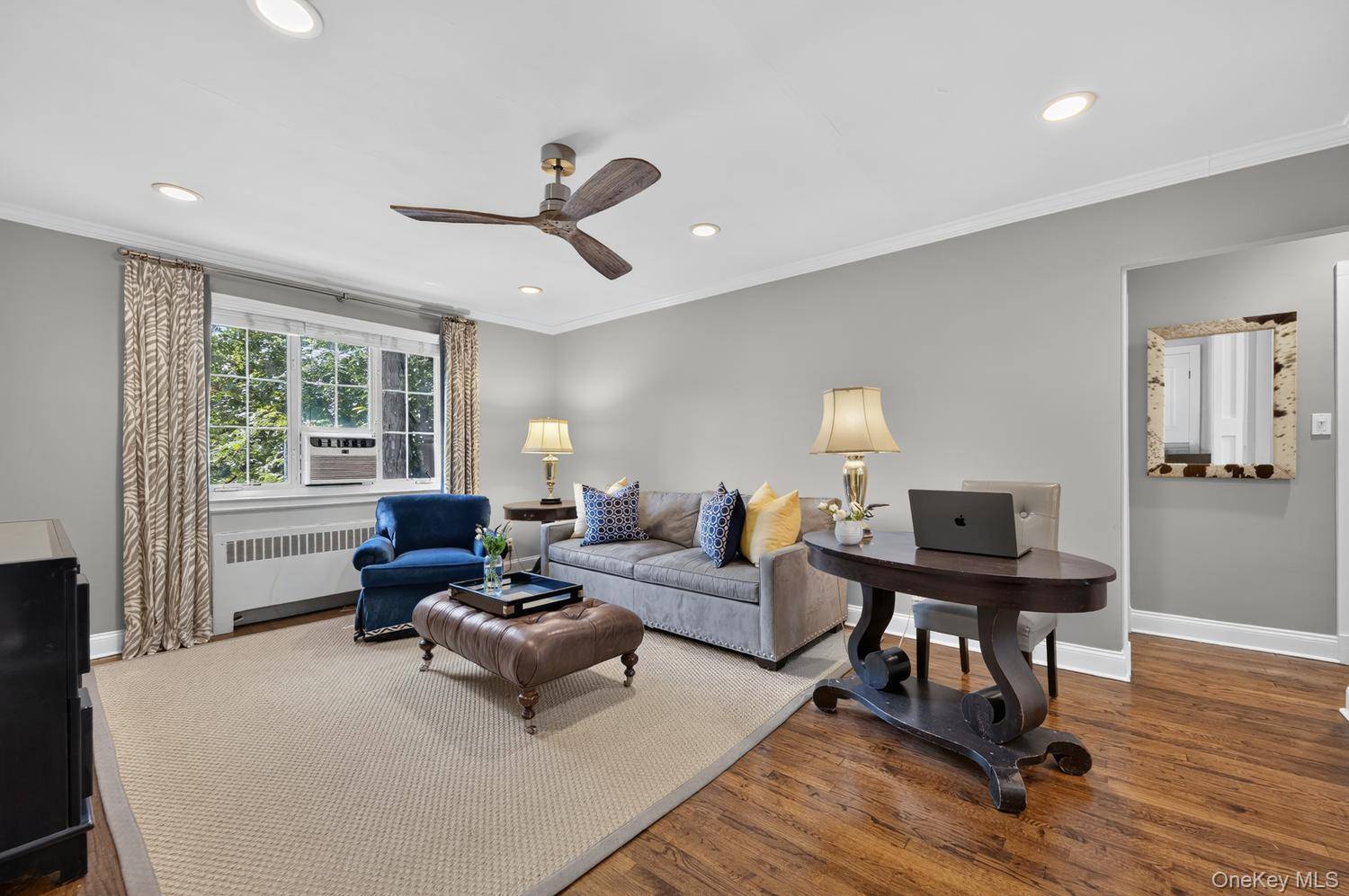 35 Nathan Hale DR #25B, Huntington, NY 11743