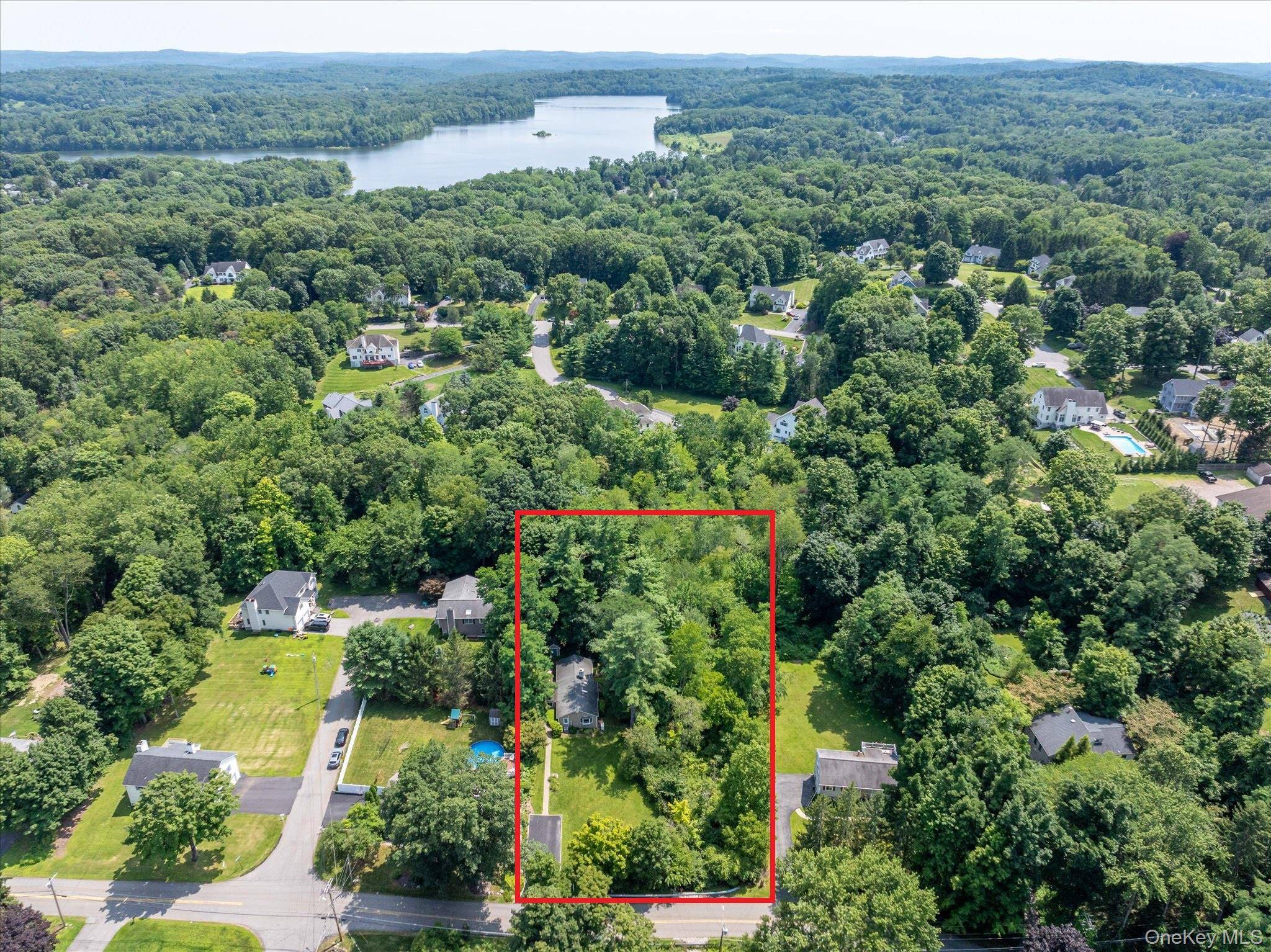 12 Lakeview DR, Yorktown Heights, NY 10598