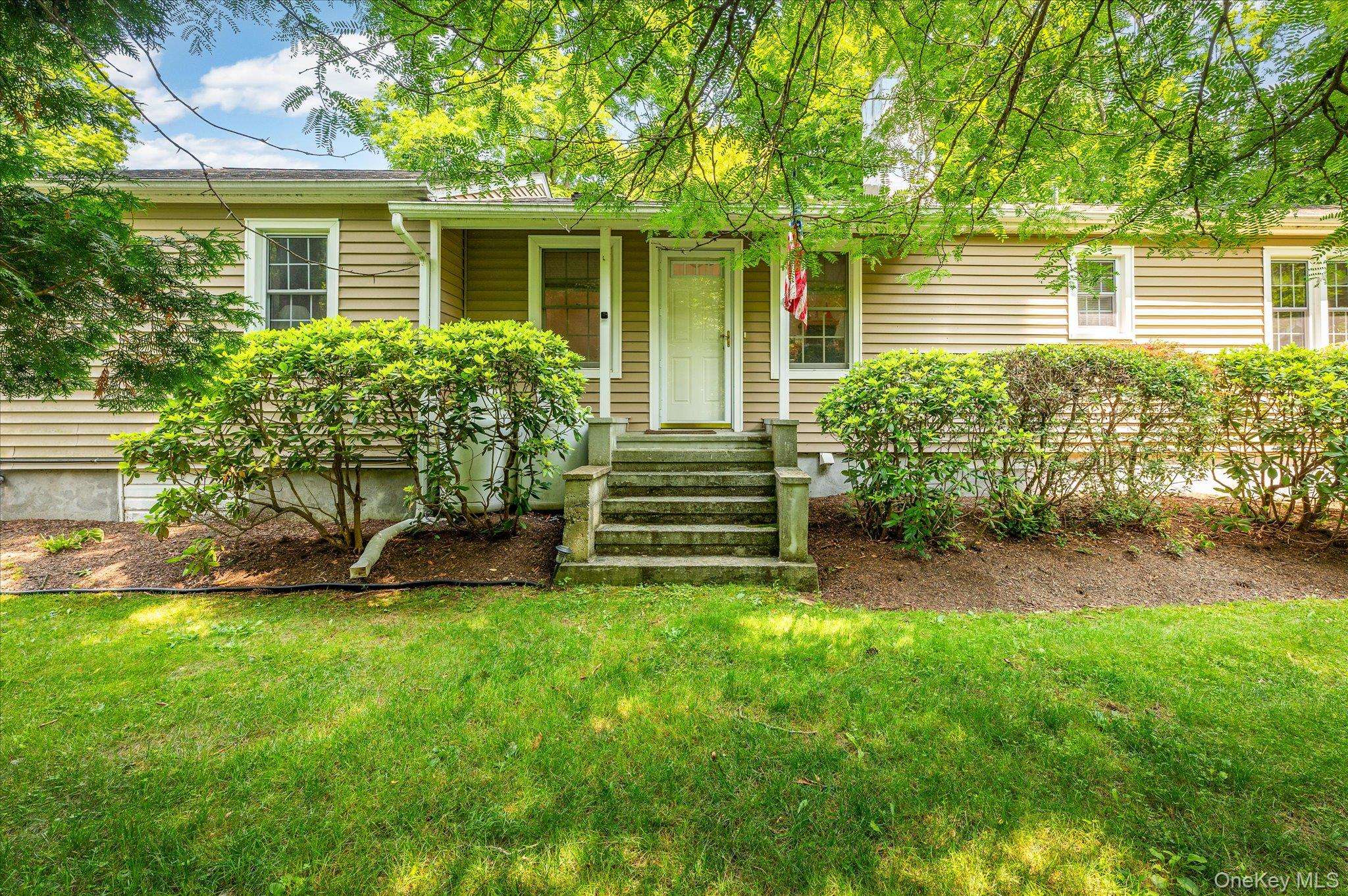 12 Lakeview DR, Yorktown Heights, NY 10598