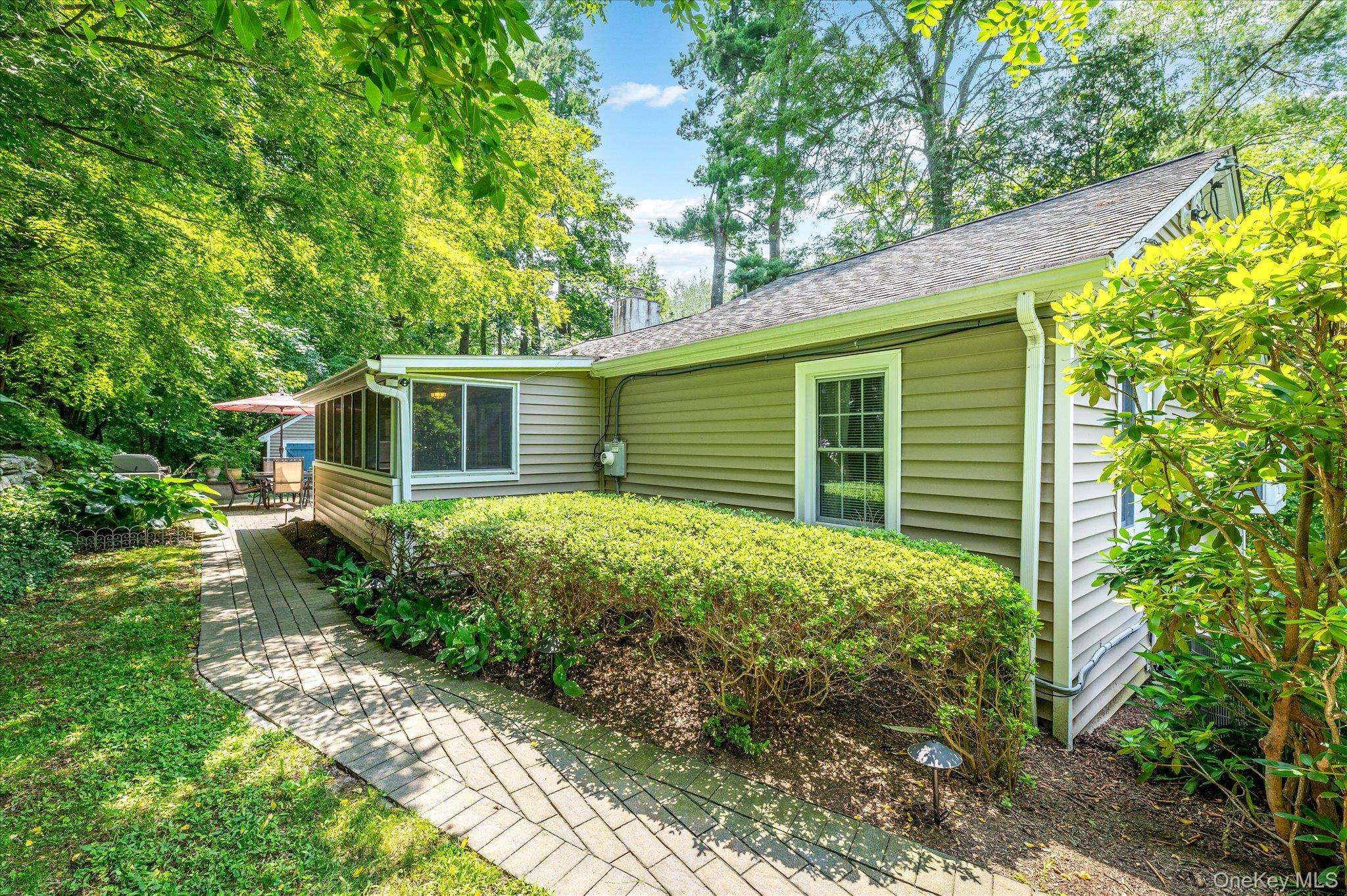 12 Lakeview DR, Yorktown Heights, NY 10598
