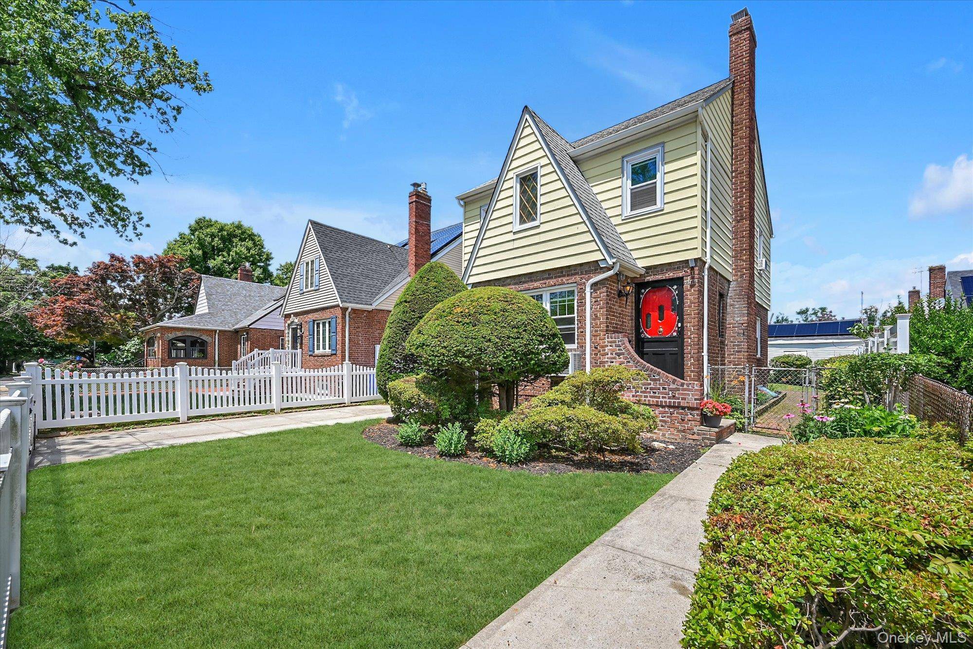 236-11 Seward AVE, Bellerose Manor, NY 11427