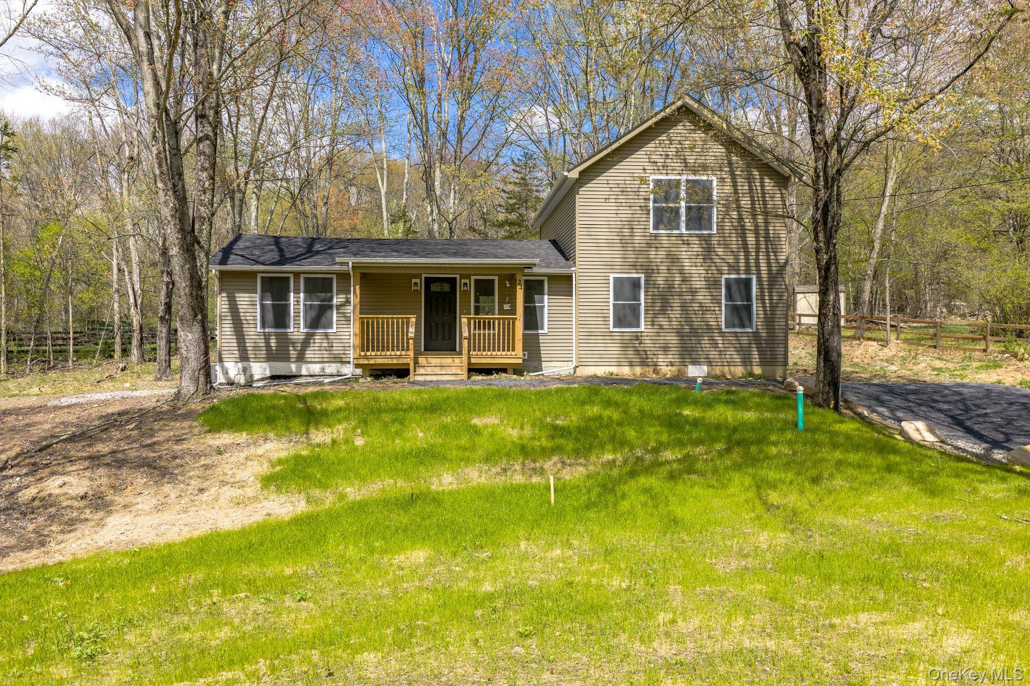 24 Farmingdale LN, Bloomingburg, NY 12721