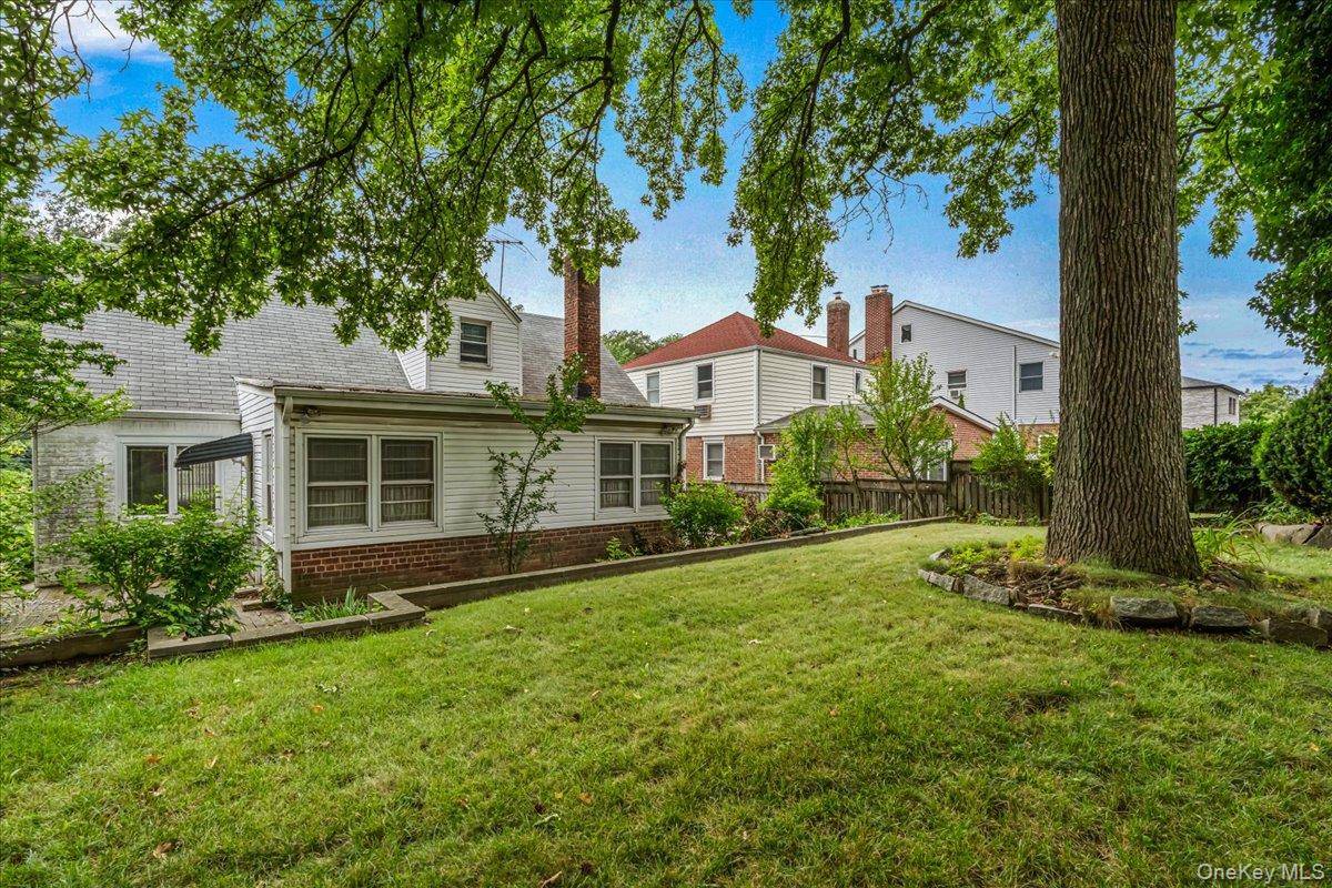 80-59 208th ST, Hollis Hills, NY 11427