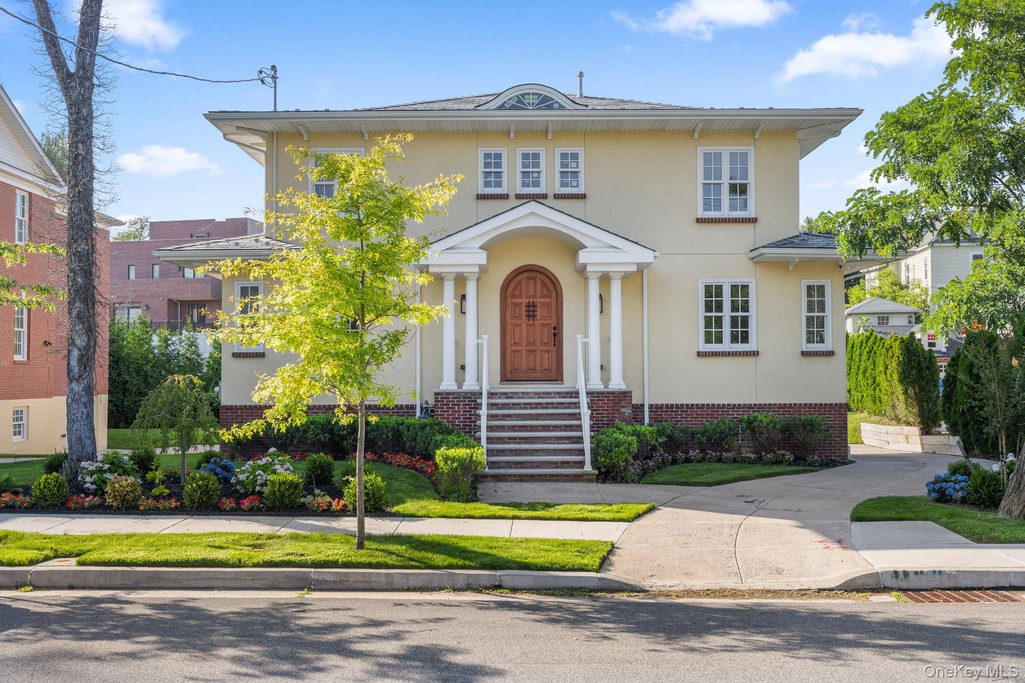 233-25 38th DR, Douglaston, NY 11363