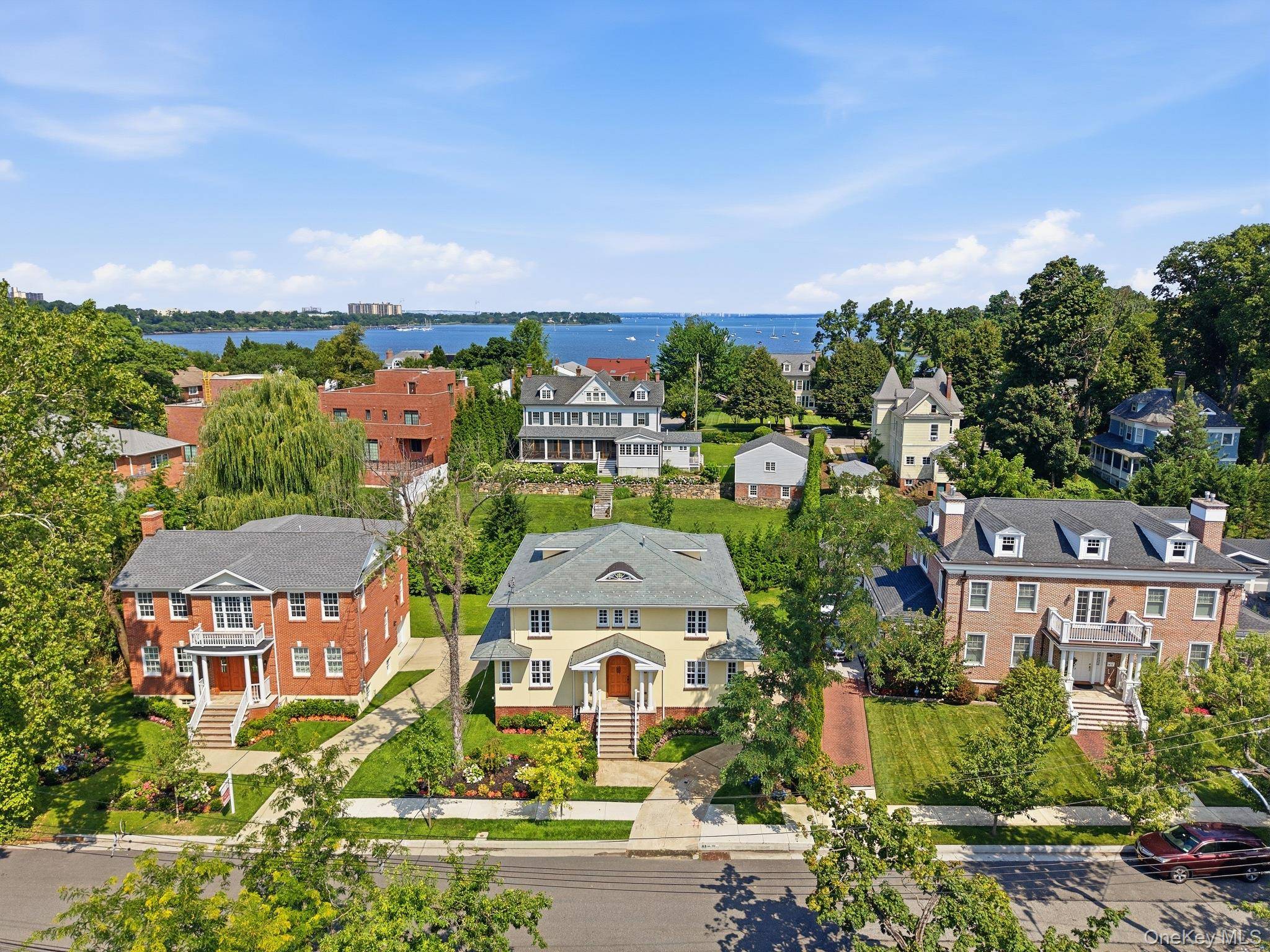 233-25 38th DR, Douglaston, NY 11363
