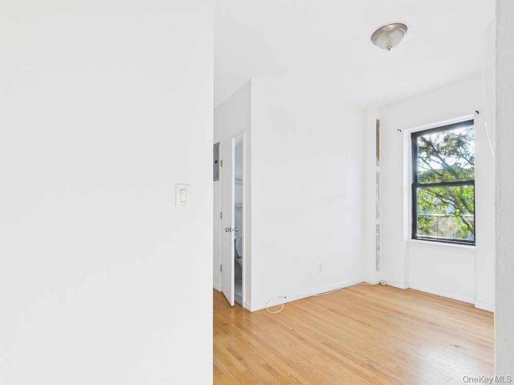 21-37 33rd street #3D, Astoria, NY 11105