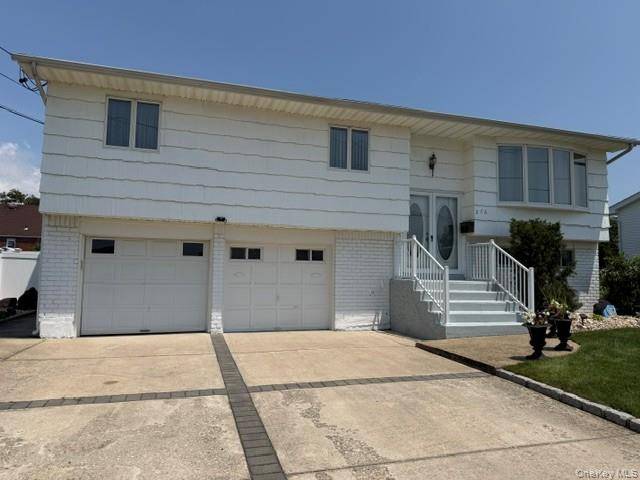276 N Lewis AVE, Lindenhurst, NY 11757