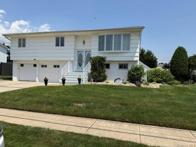 276 N Lewis AVE, Lindenhurst, NY 11757