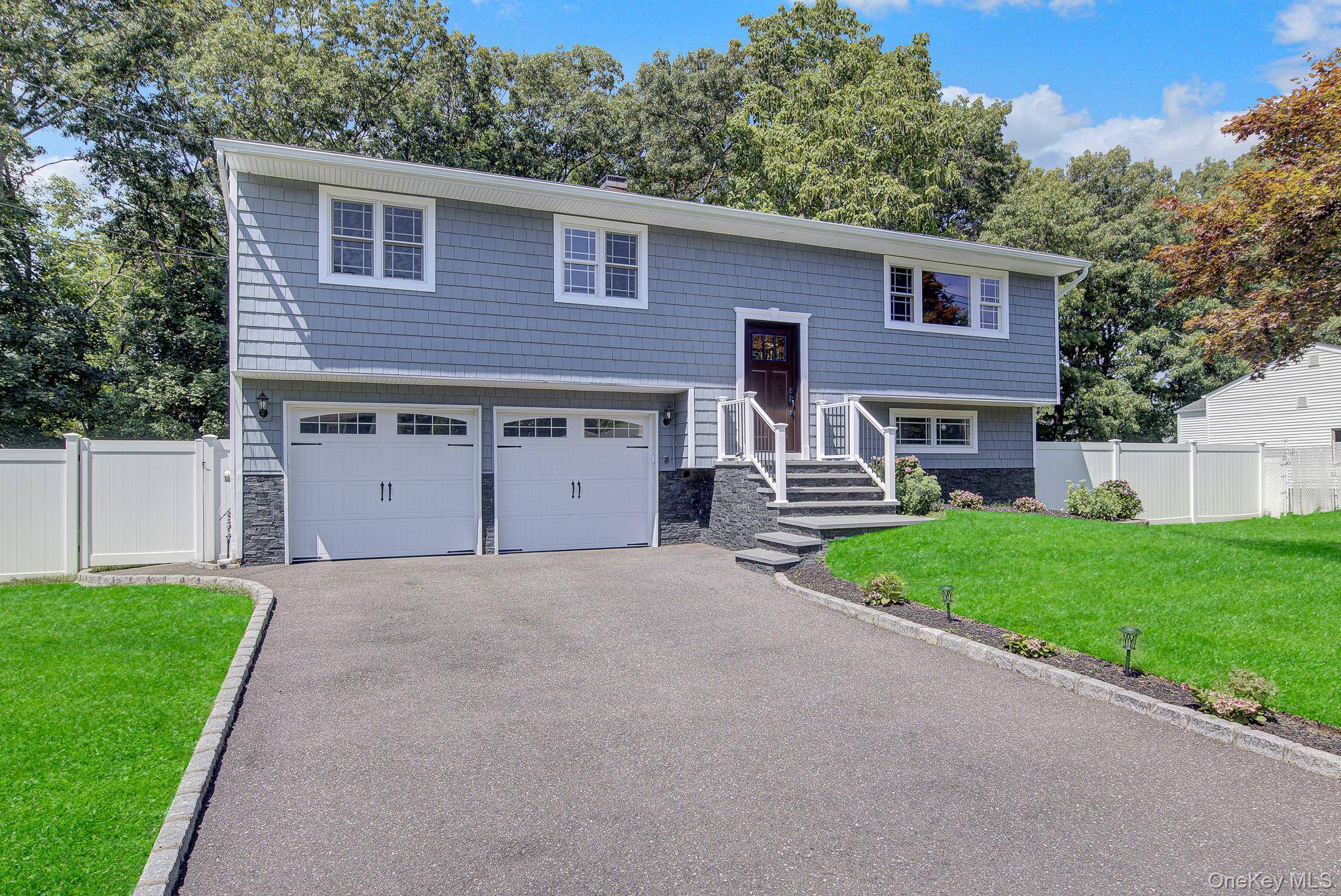 10 Shenandoah BLVD, Port Jefferson Station, NY 11776