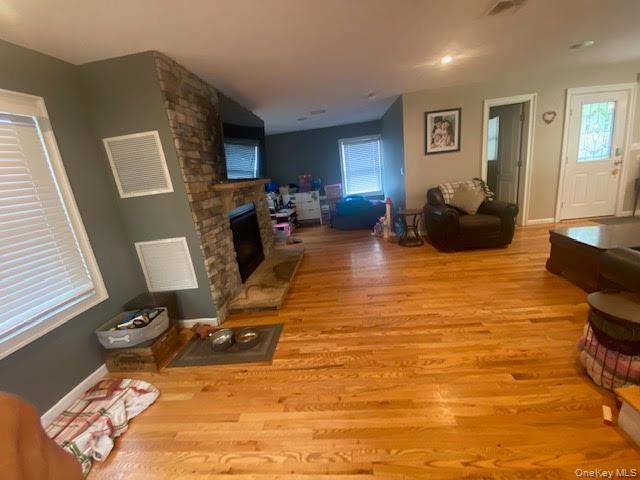 4 Harrison AVE, East Setauket, NY 11733