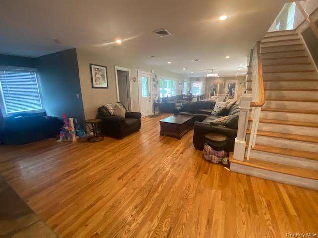 4 Harrison AVE, East Setauket, NY 11733