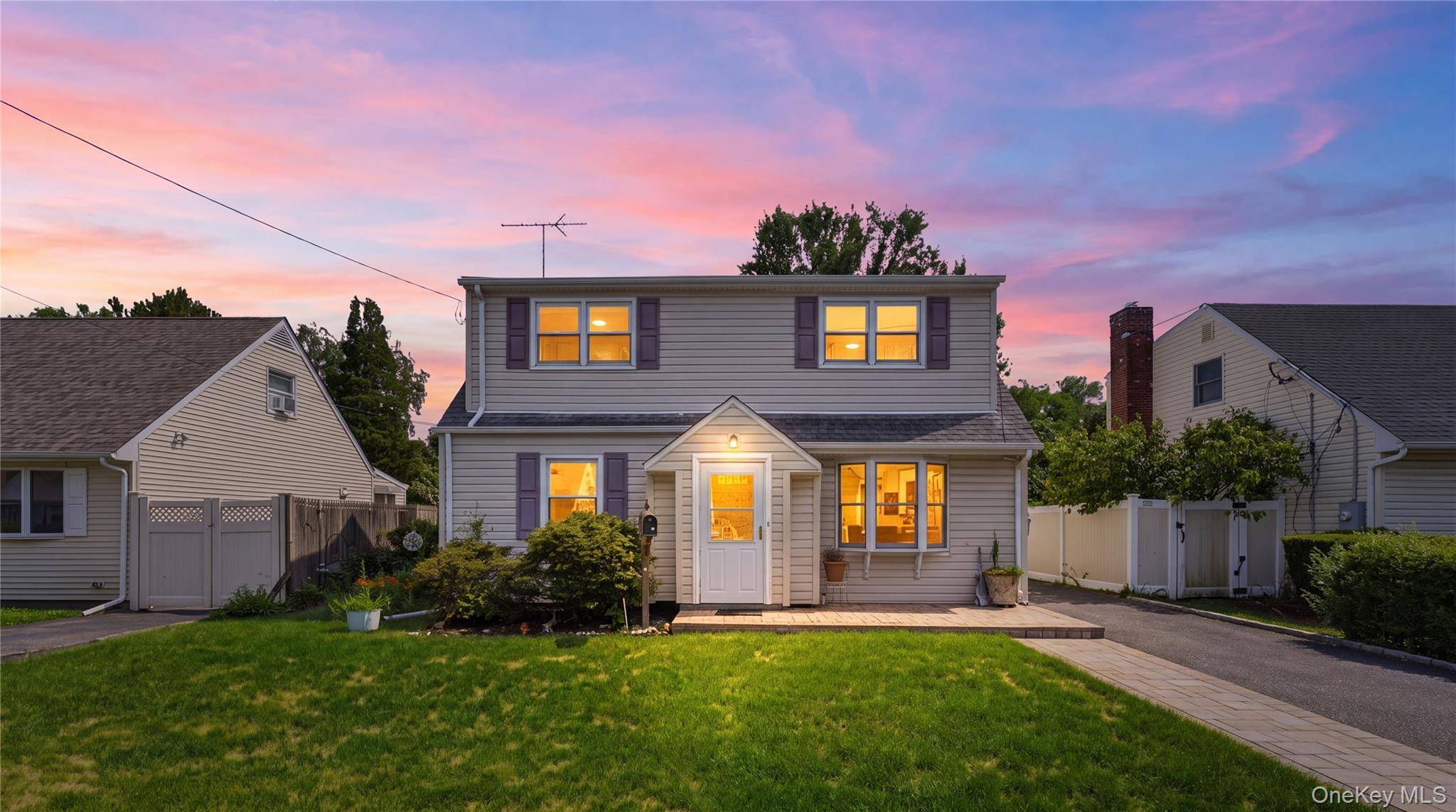 43 Nassau AVE, Plainview, NY 11803