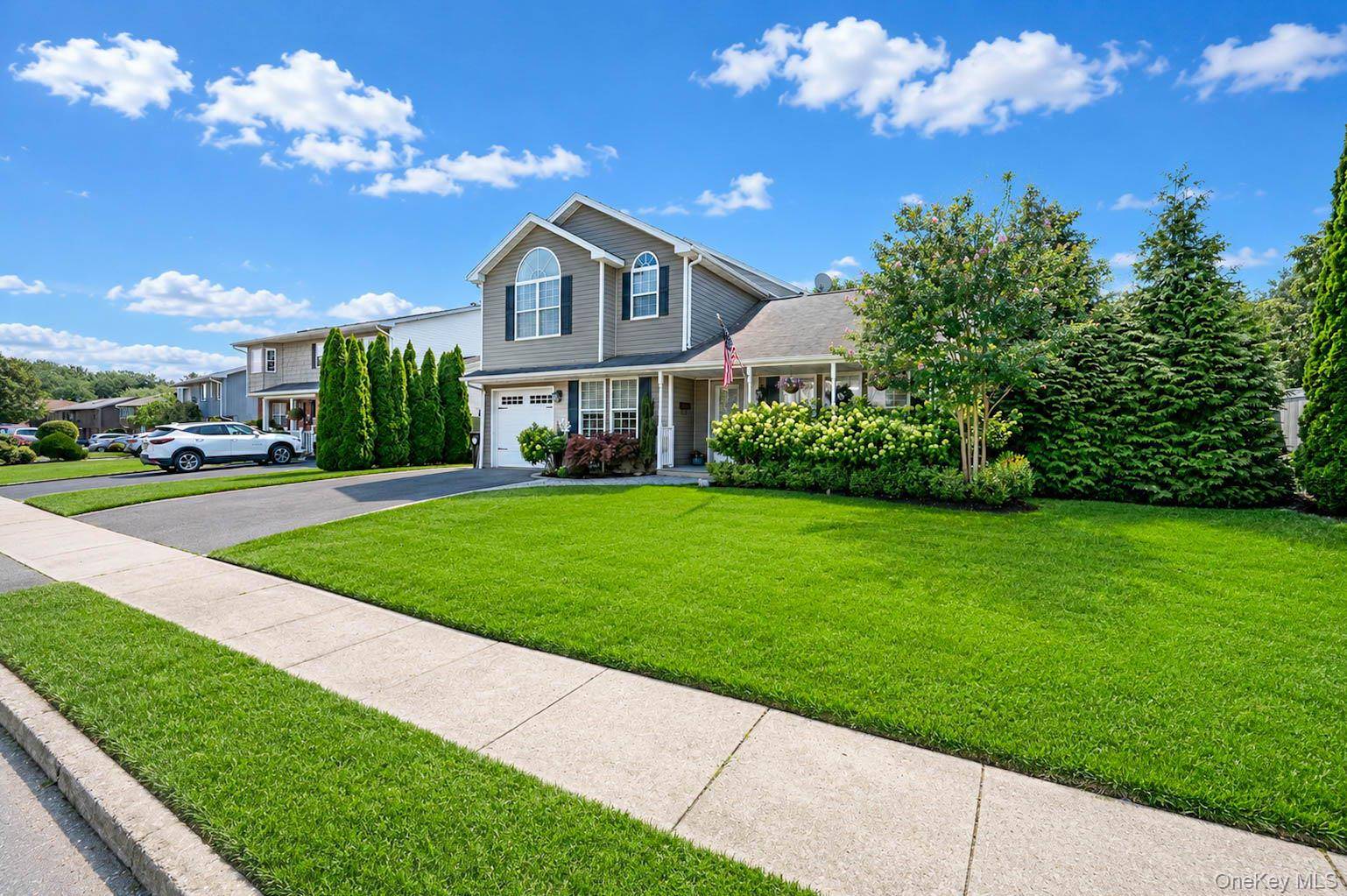 134 Paris CT, West Islip, NY 11795