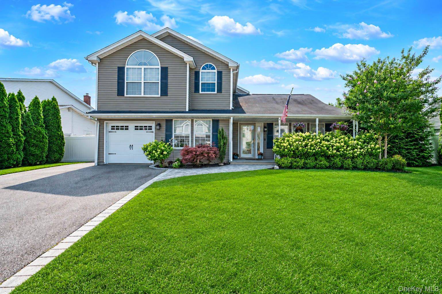 134 Paris CT, West Islip, NY 11795