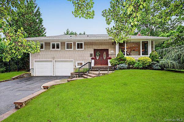 7 Beatrice LN, Old Bethpage, NY 11804