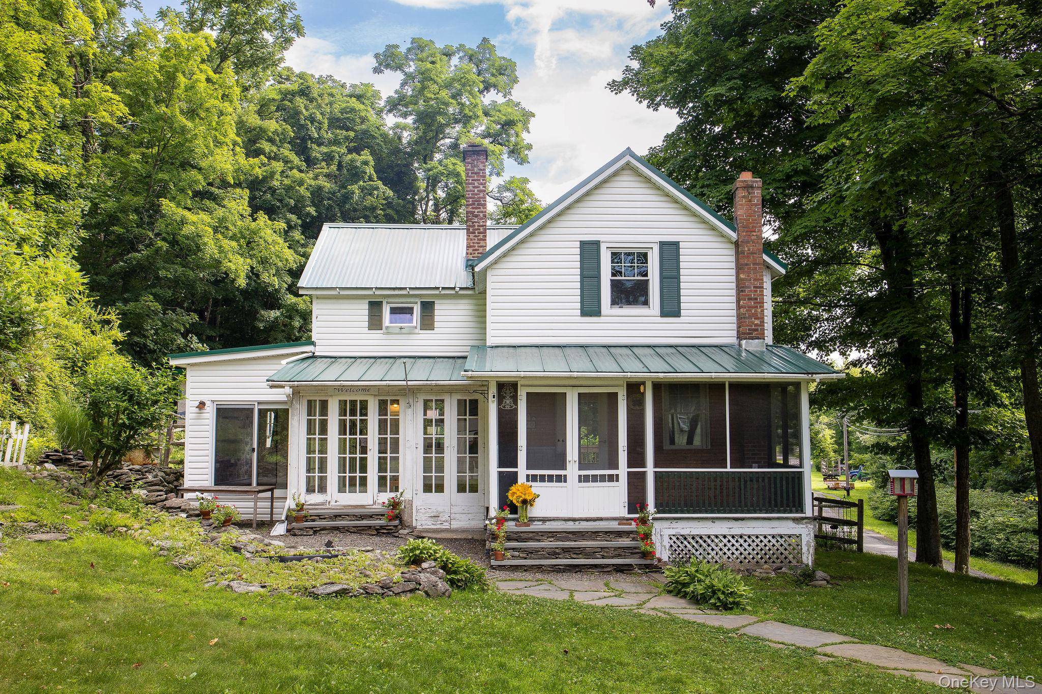 390 Water Street RD, Hudson, NY 12534