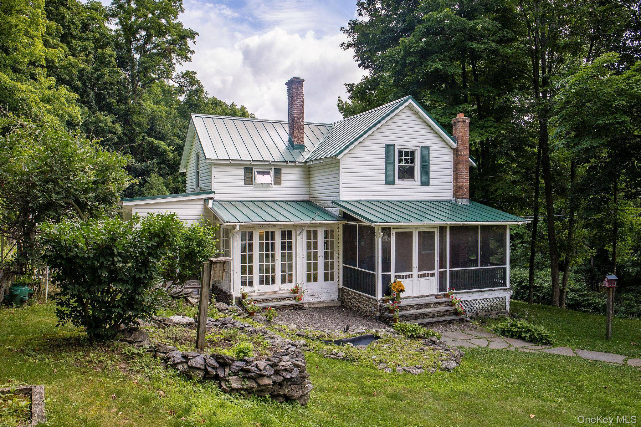 390 Water Street RD, Hudson, NY 12534