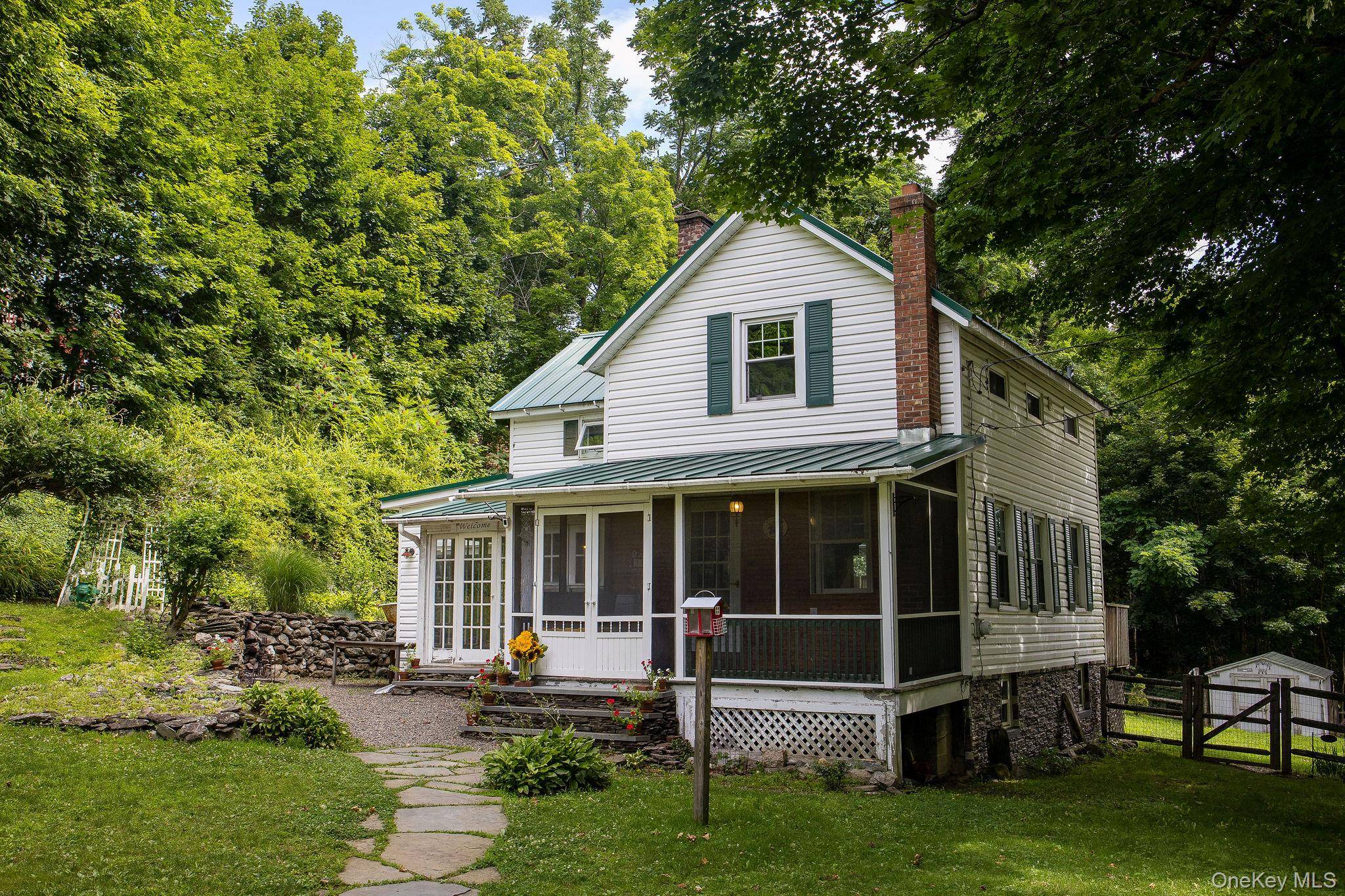 390 Water Street RD, Hudson, NY 12534