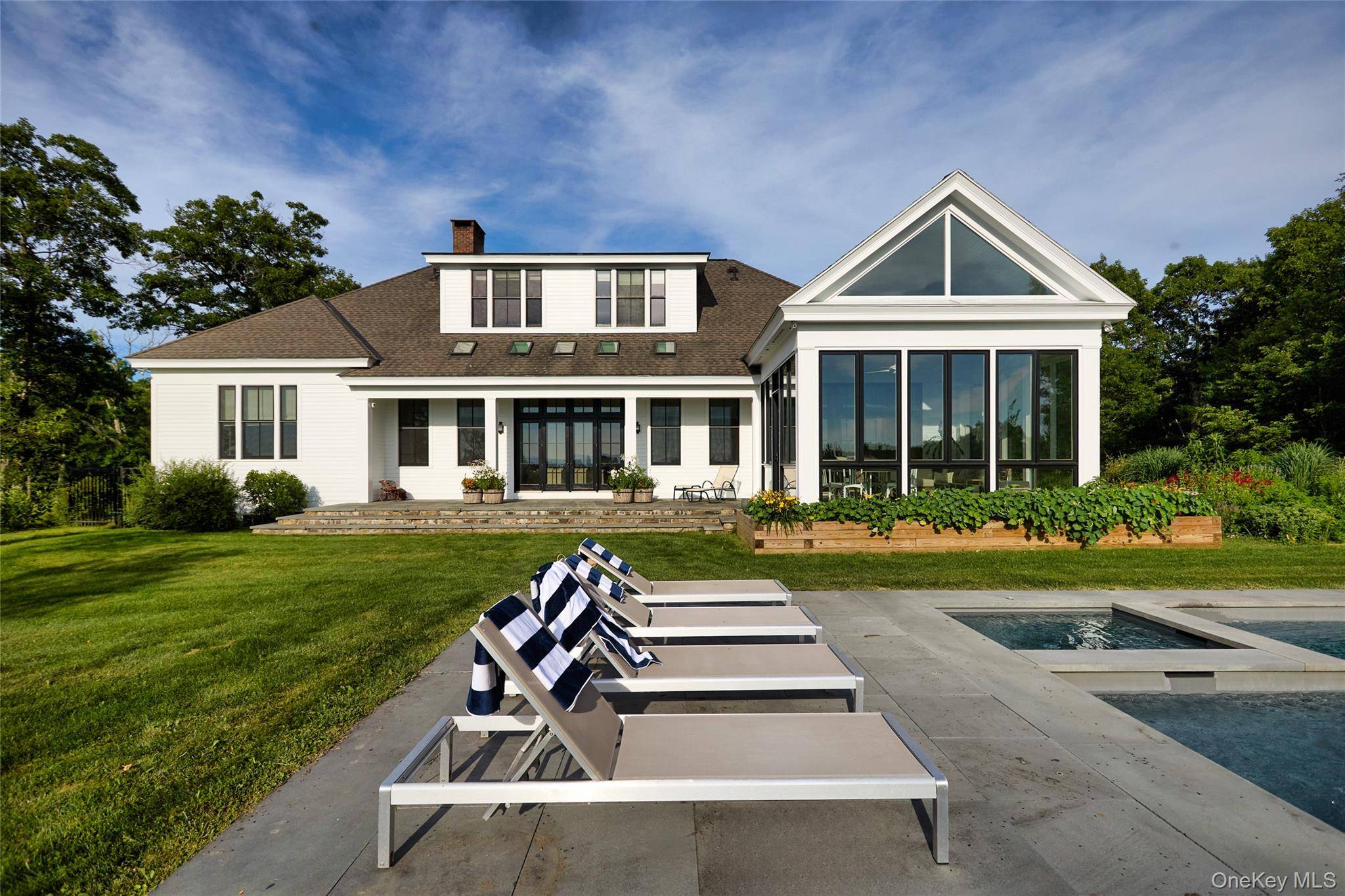 60 Blueberry LN, Austerlitz, NY 12017