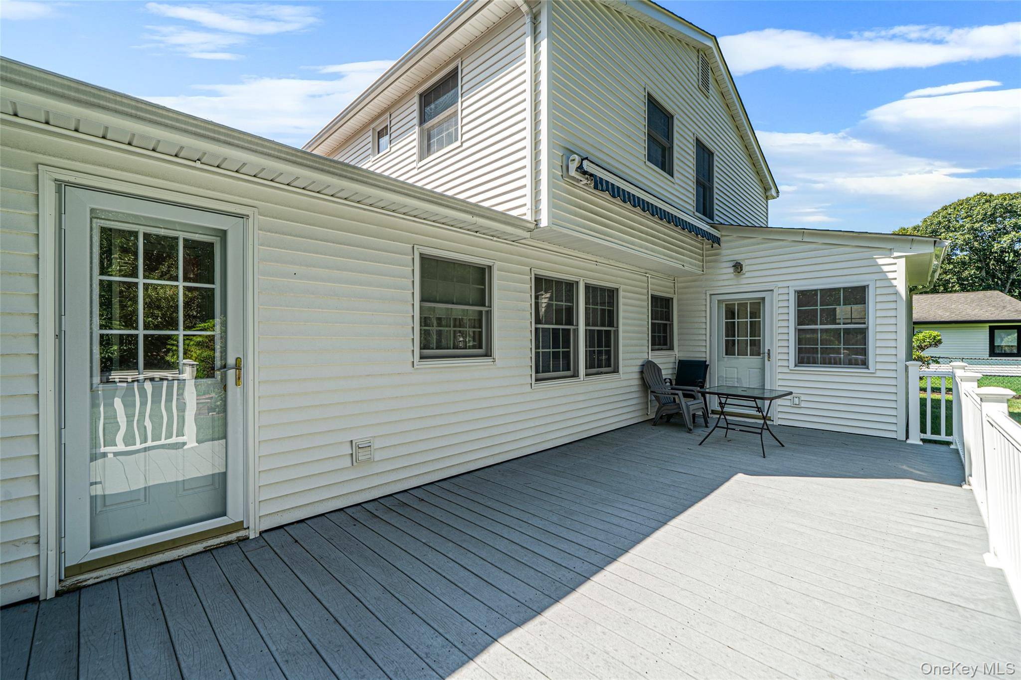 35 Royalston LN, South Setauket, NY 11720