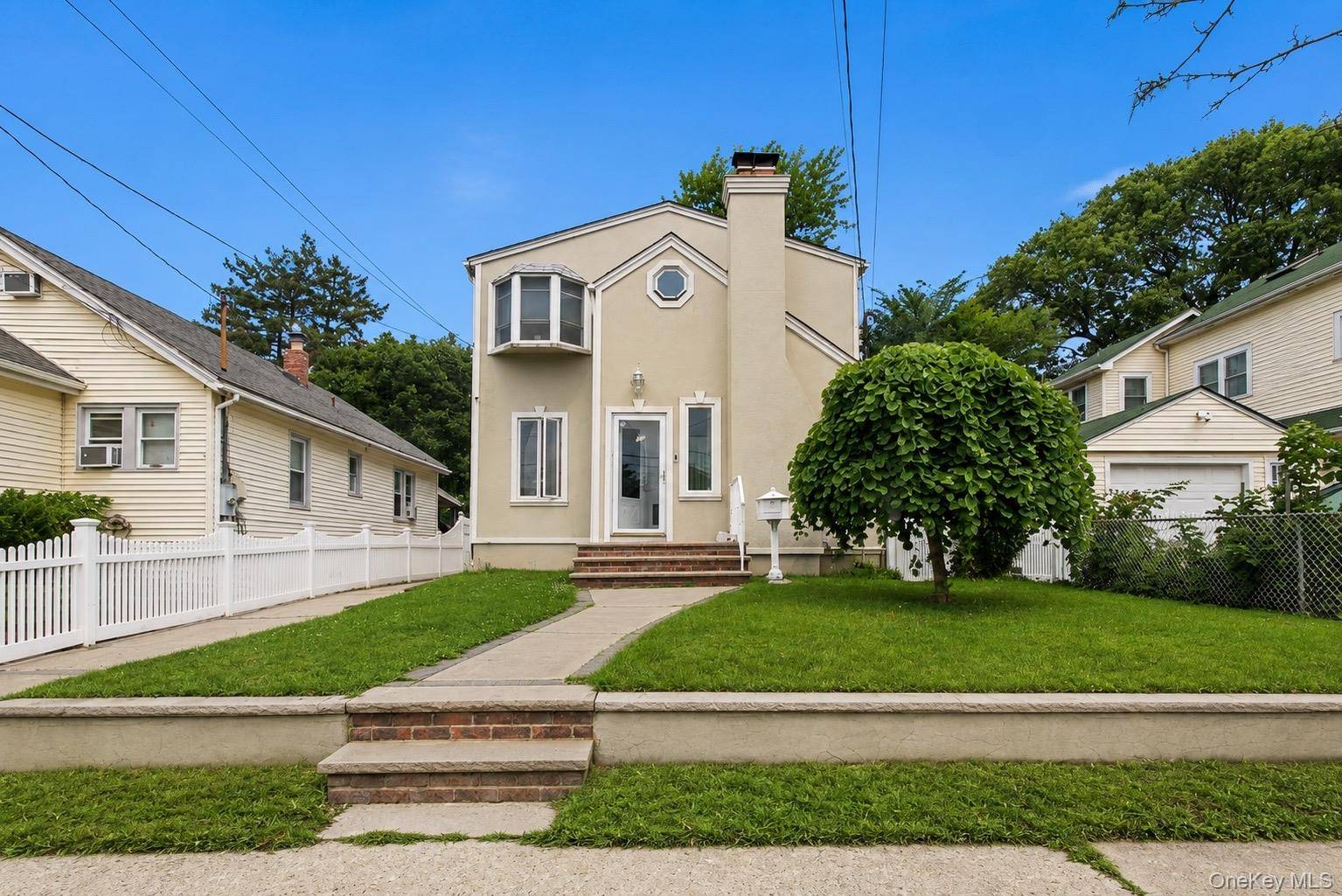 77 Driving Park AVE, Lynbrook, NY 11563