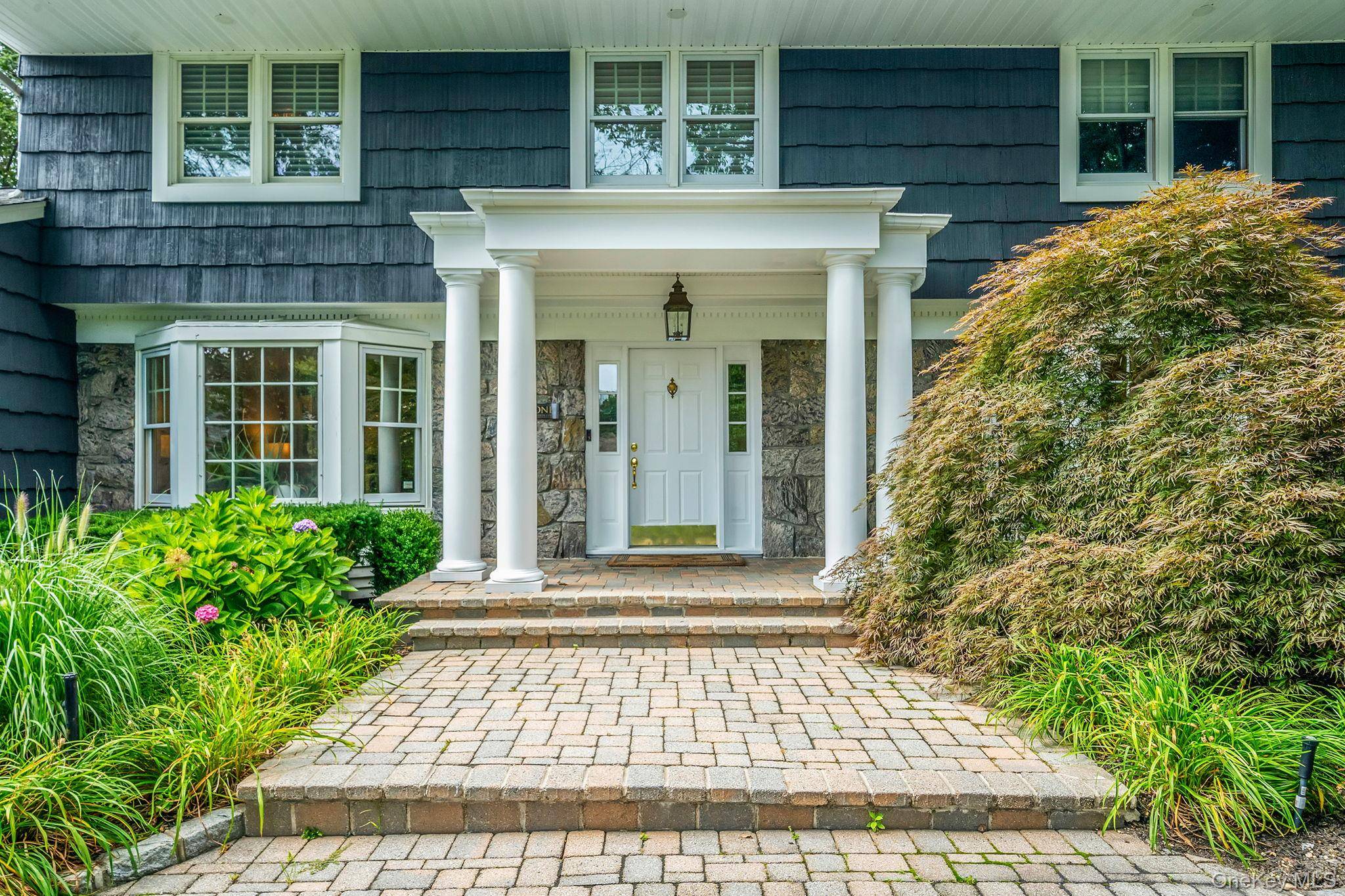 1 Winston CT, Dix Hills, NY 11746