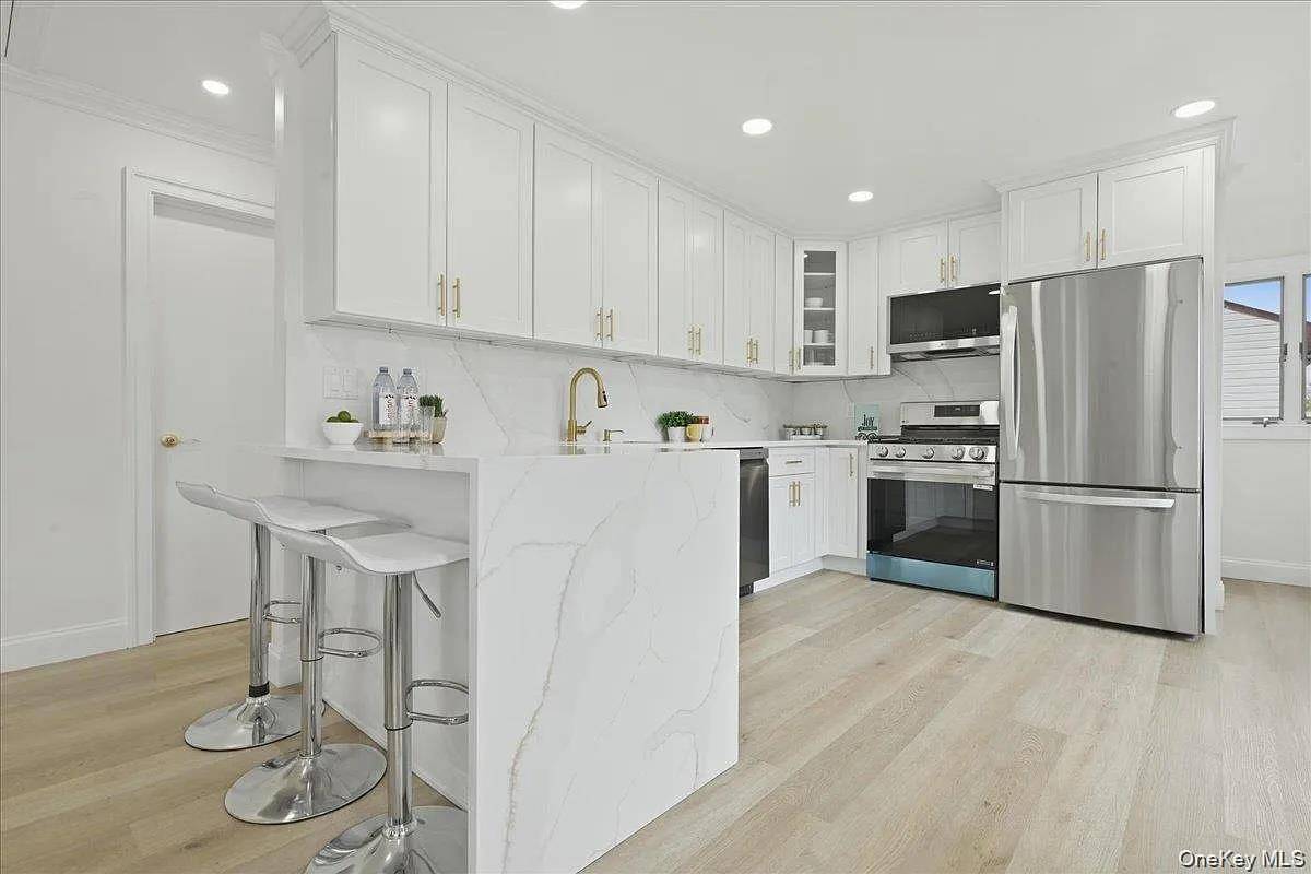 84 N Fordham RD, Hicksville, NY 11801