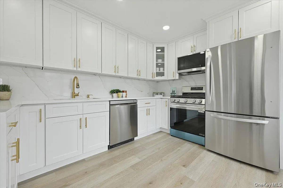 84 N Fordham RD, Hicksville, NY 11801