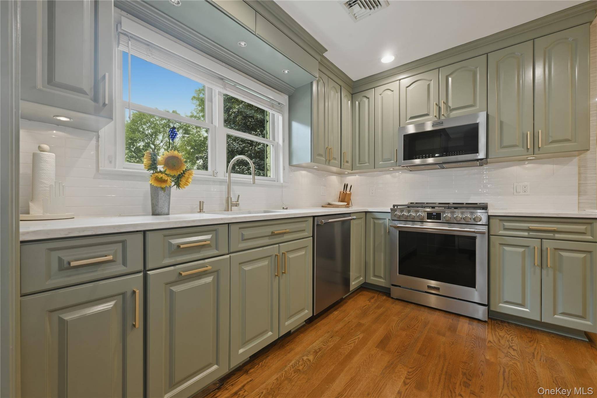 31 Yale ST, Garden City, NY 11530